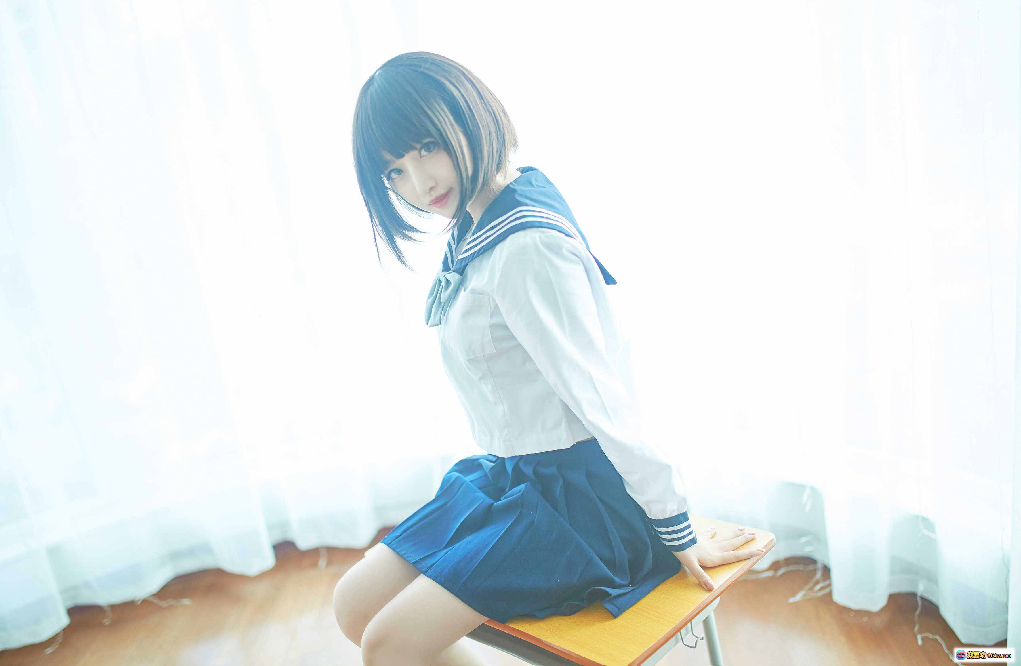 图片[8] - Shika小鹿鹿 NO.003 JK制服少女教室写真 11P高清图集 蓝白水手服赤脚课桌场景 清新日系风格 - 就要吻