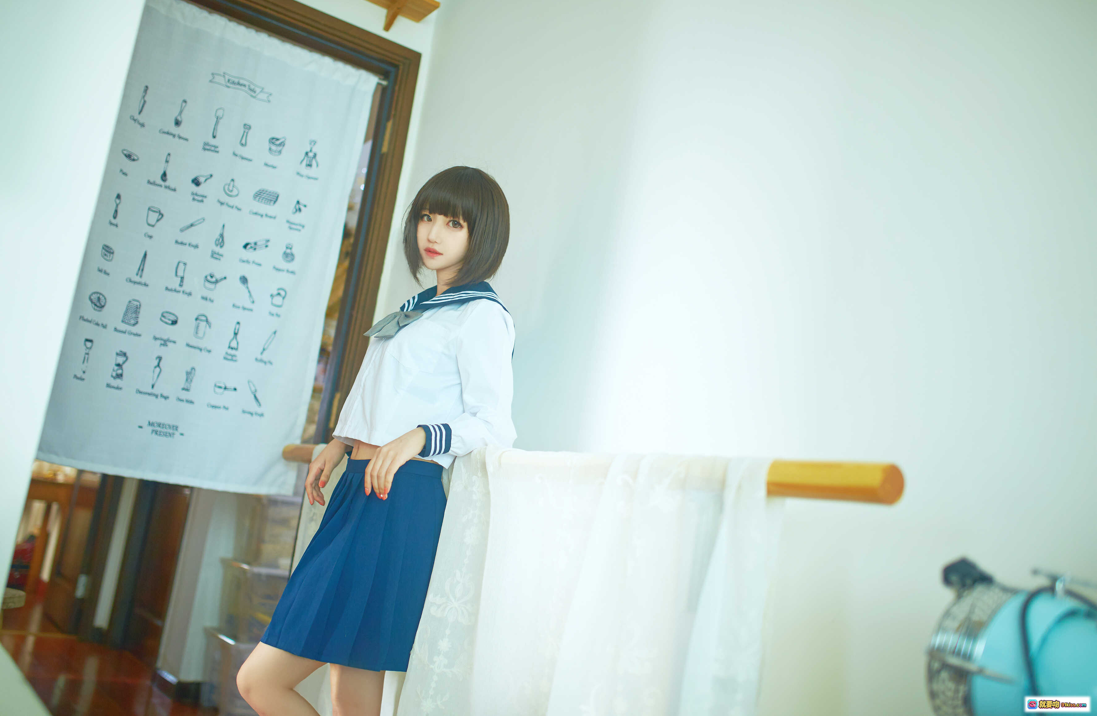 图片[6] - Shika小鹿鹿 NO.003 JK制服少女教室写真 11P高清图集 蓝白水手服赤脚课桌场景 清新日系风格 - 就要吻