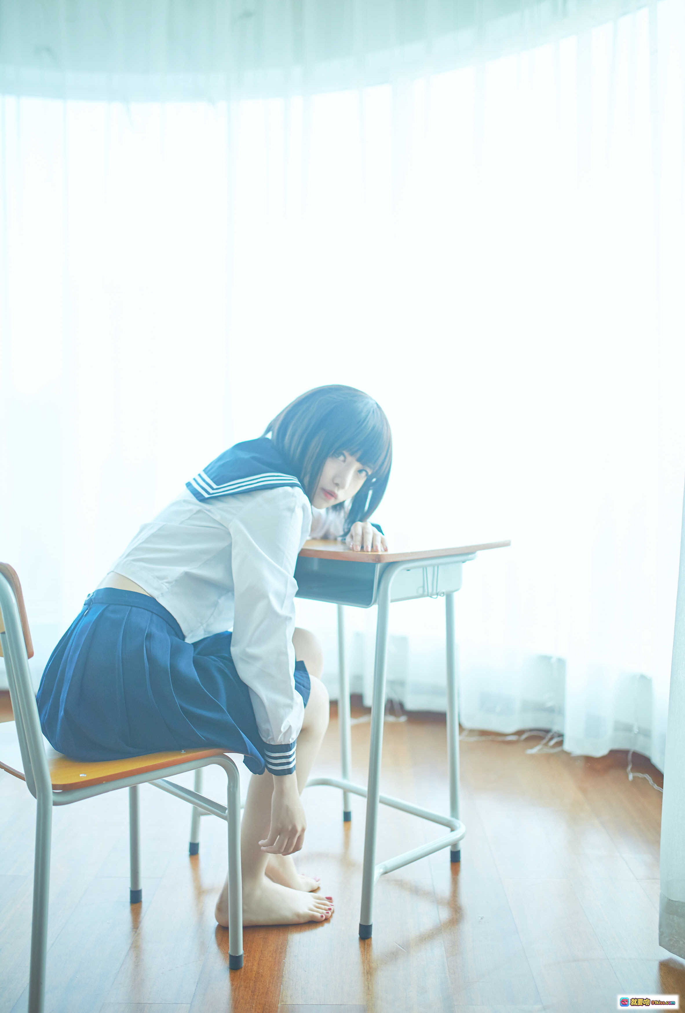 图片[1] - Shika小鹿鹿 NO.003 JK制服少女教室写真 11P高清图集 蓝白水手服赤脚课桌场景 清新日系风格 - 就要吻