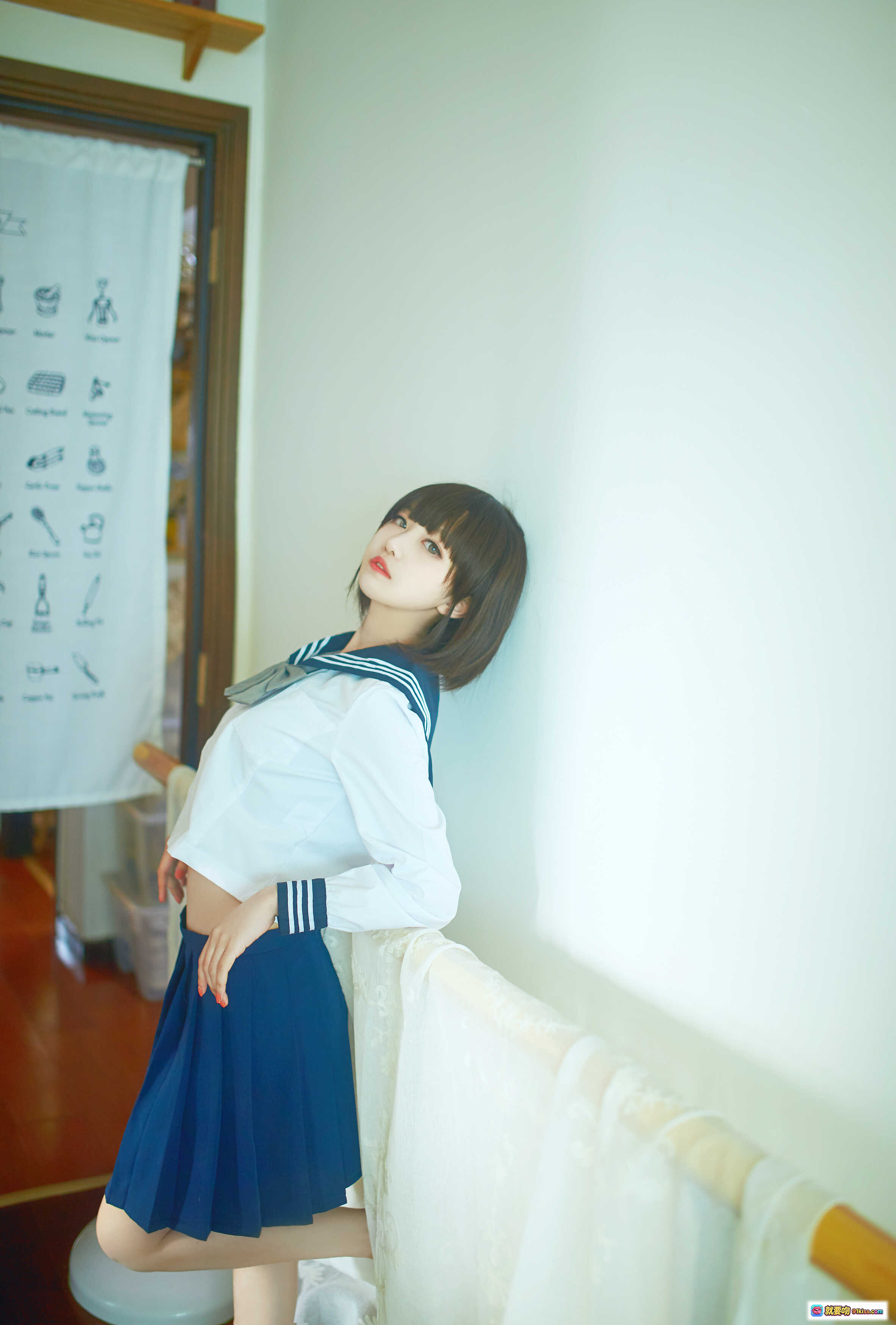 图片[4] - Shika小鹿鹿 NO.003 JK制服少女教室写真 11P高清图集 蓝白水手服赤脚课桌场景 清新日系风格 - 就要吻