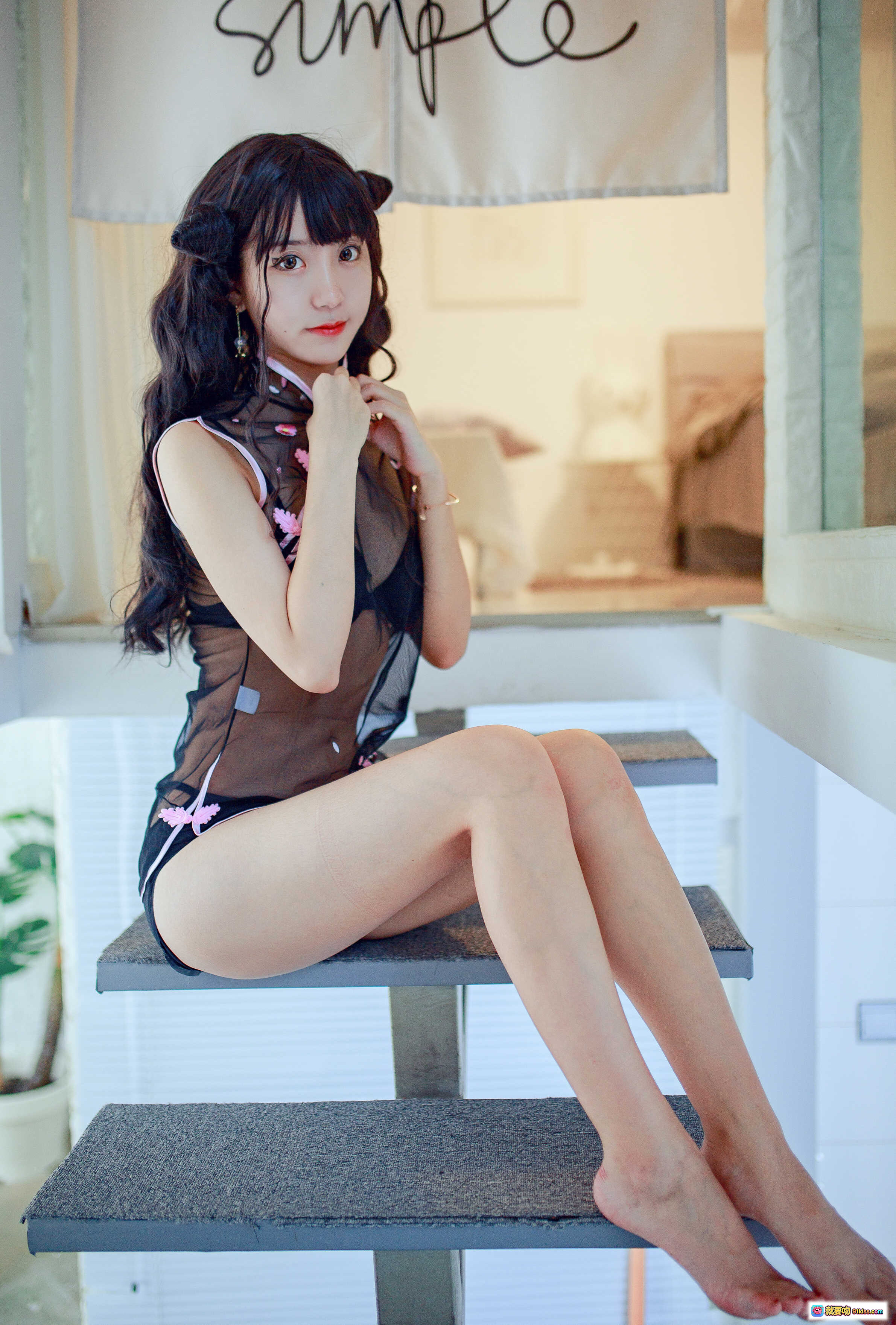 图片[5] - 黑川NO.022小恶魔旗袍写真｜甜美少女楼梯摆拍｜粉色蝴蝶结透视设计｜日系萝莉风美腿特写 - 就要吻