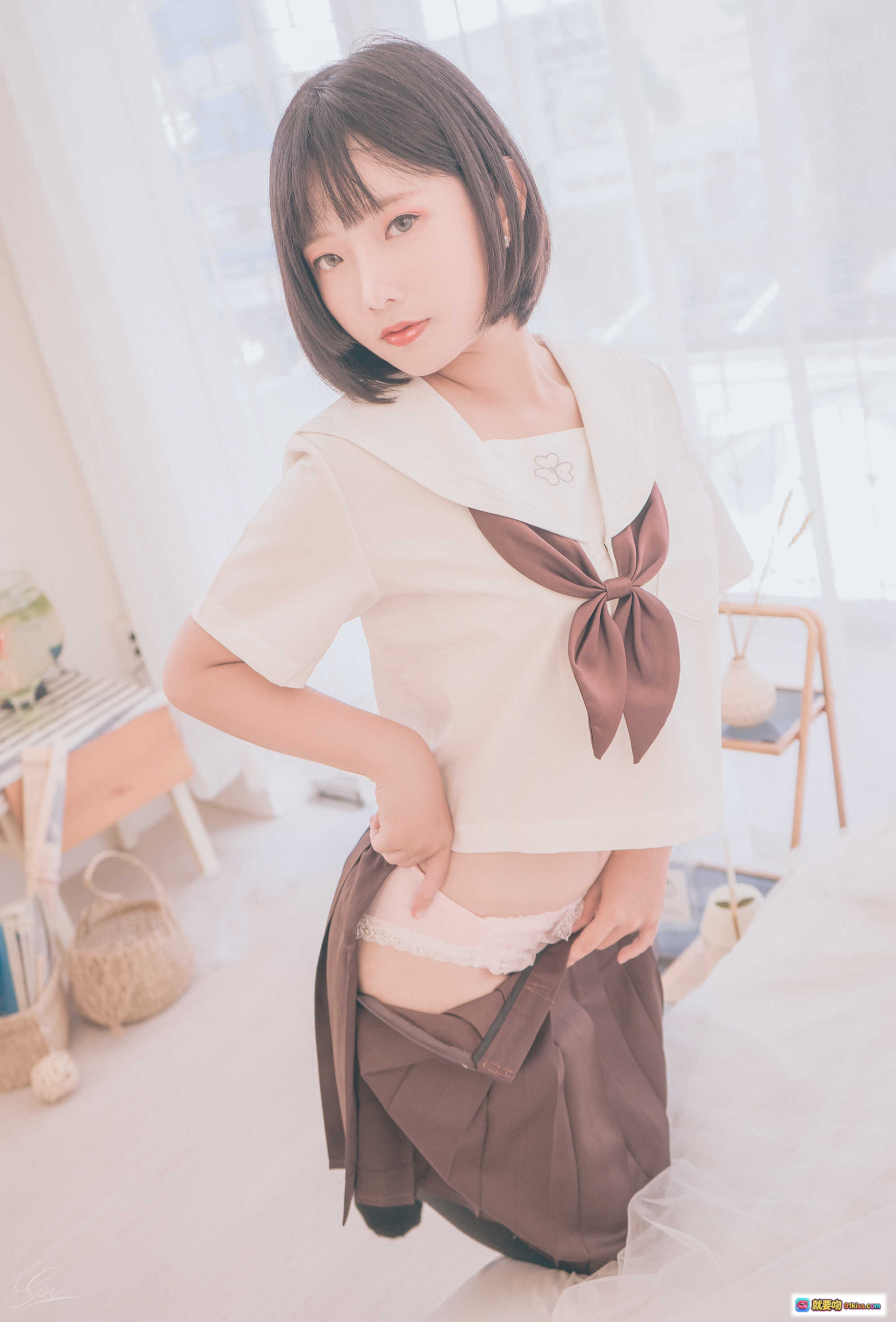 图片[7] - Messie Huang NO.07 生日水手服写真 20P 63MB 白色上衣棕色百褶裙黑袜少女风床拍清新私房照 - 就要吻