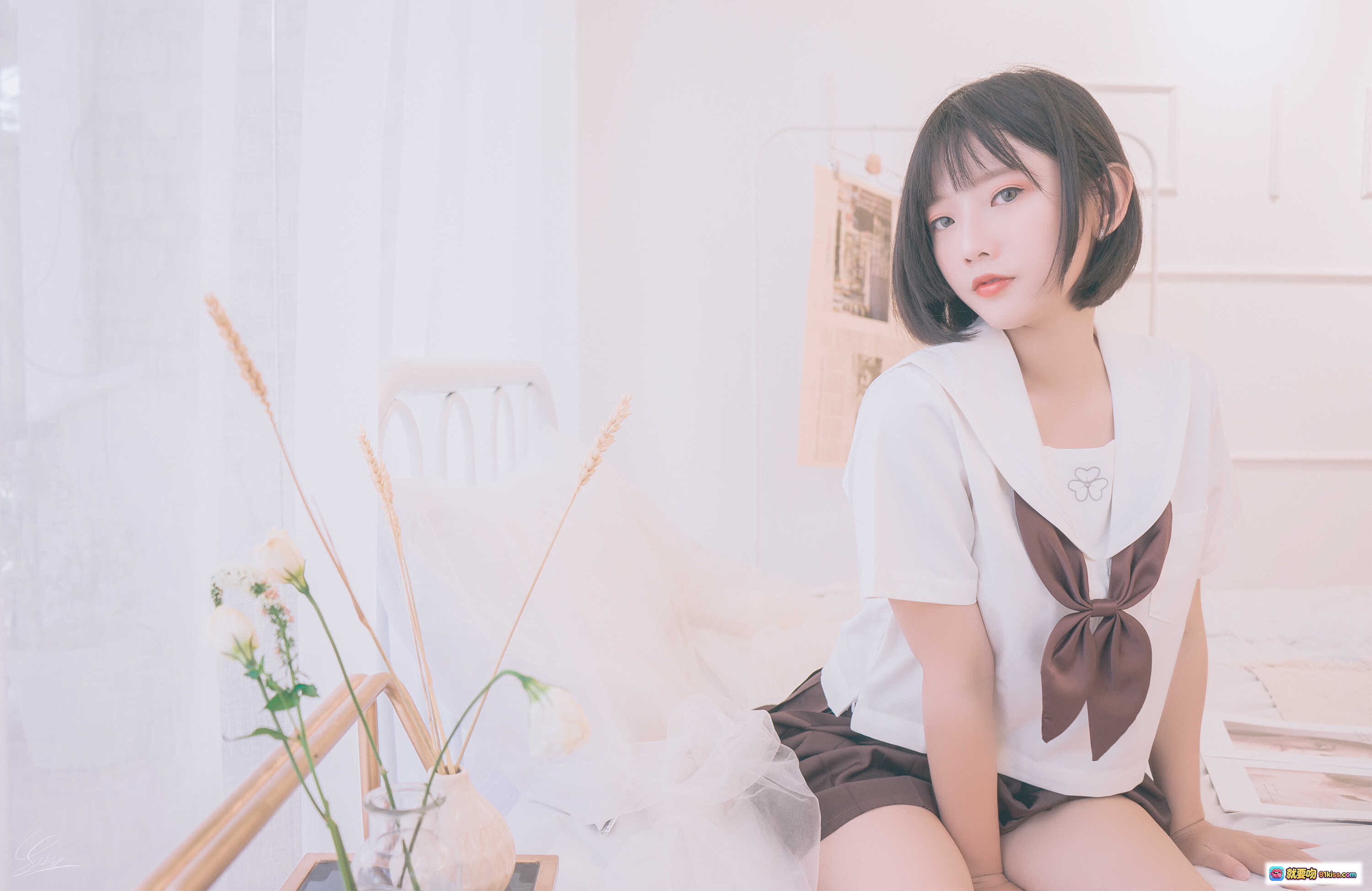 图片[6] - Messie Huang NO.07 生日水手服写真 20P 63MB 白色上衣棕色百褶裙黑袜少女风床拍清新私房照 - 就要吻