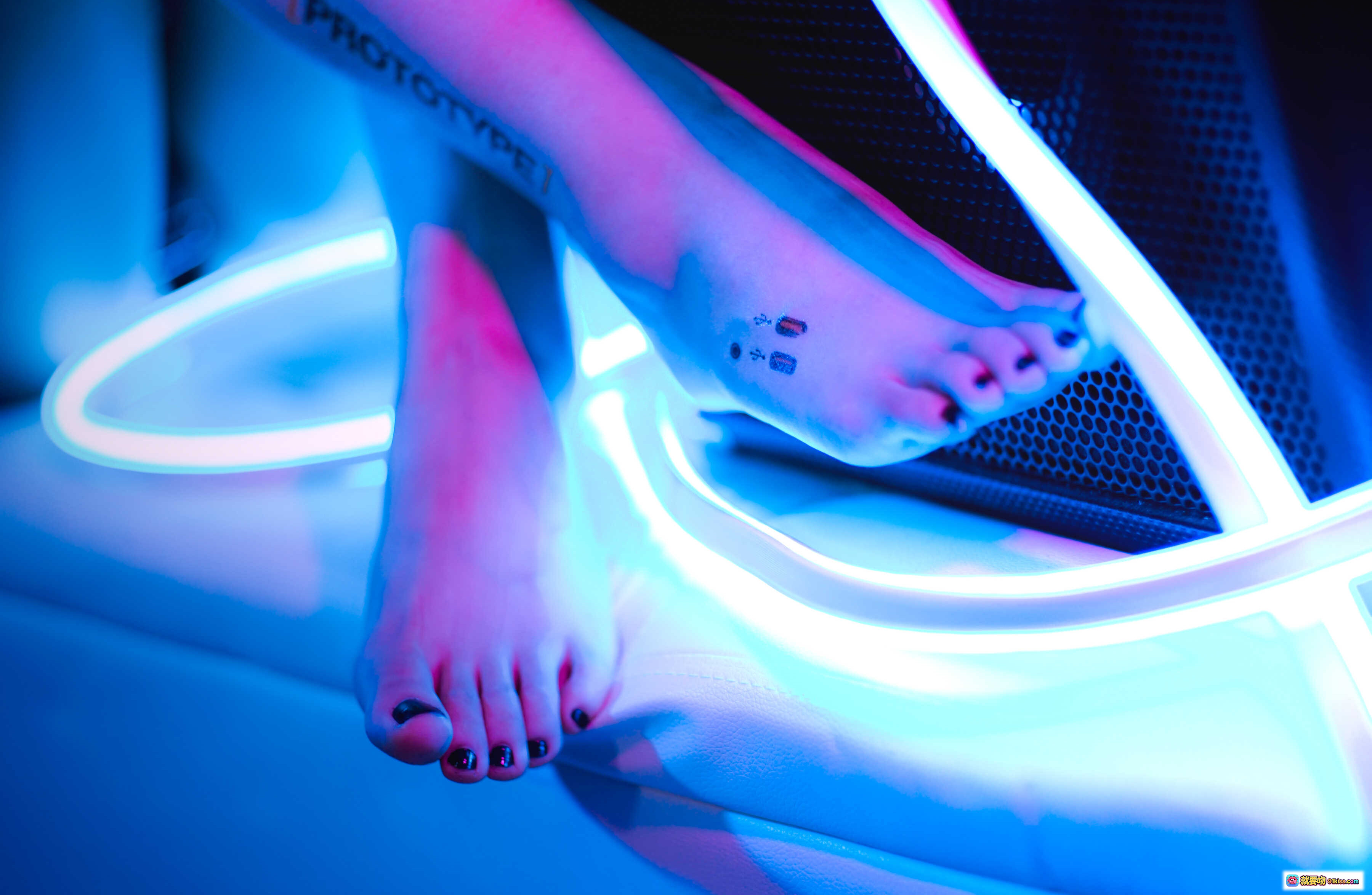 图片[10] - 曉美媽 NO.021 X爱处理人型机 47P 517MB 赛博霓虹光影 透明材质 机械美学 性感曲线 高清写真集 - 就要吻