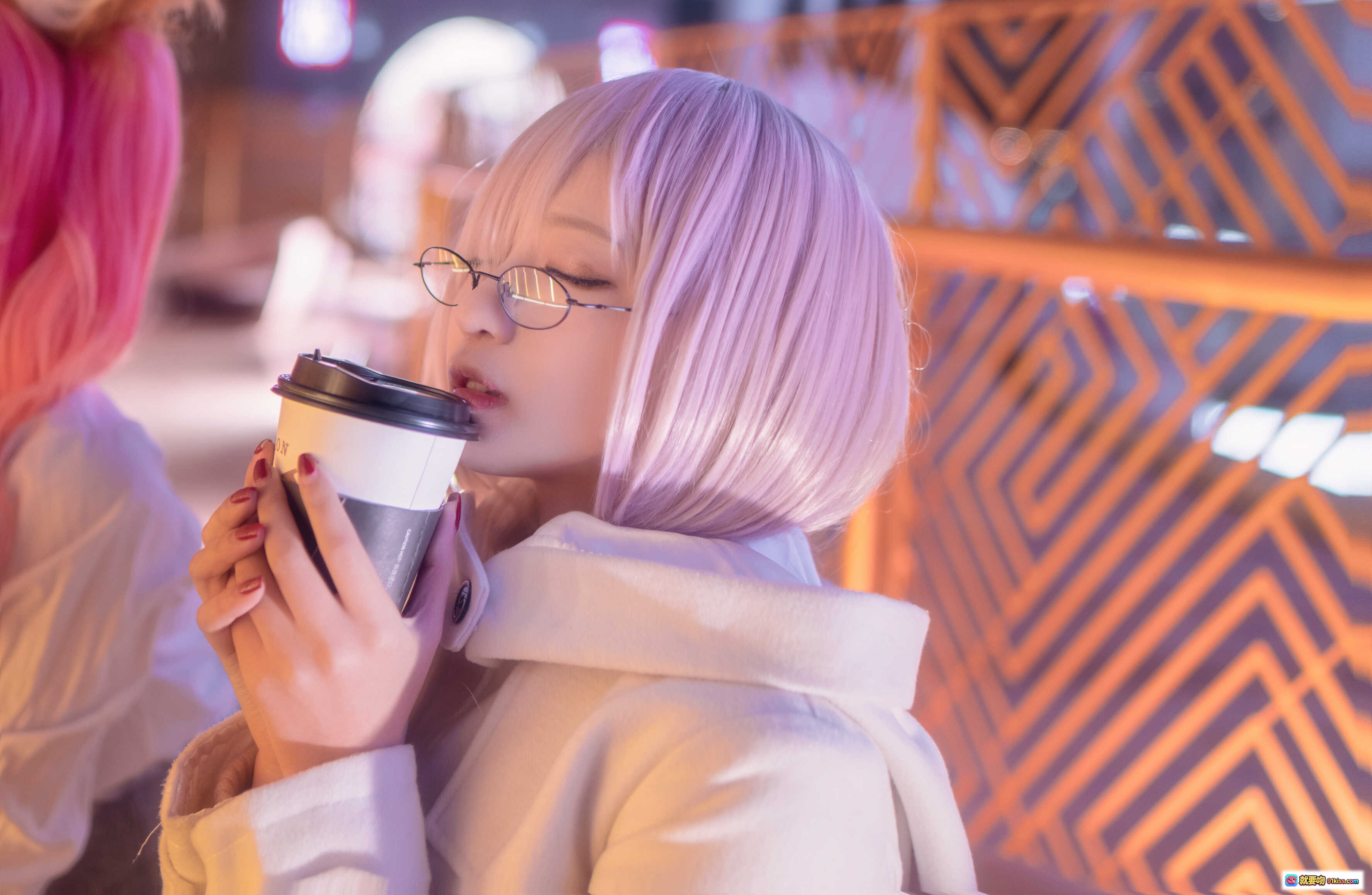 Shika小鹿鹿NO.015玛修cosplay紫发眼镜少女街拍喝咖啡写真33P高清图集 - 就要吻