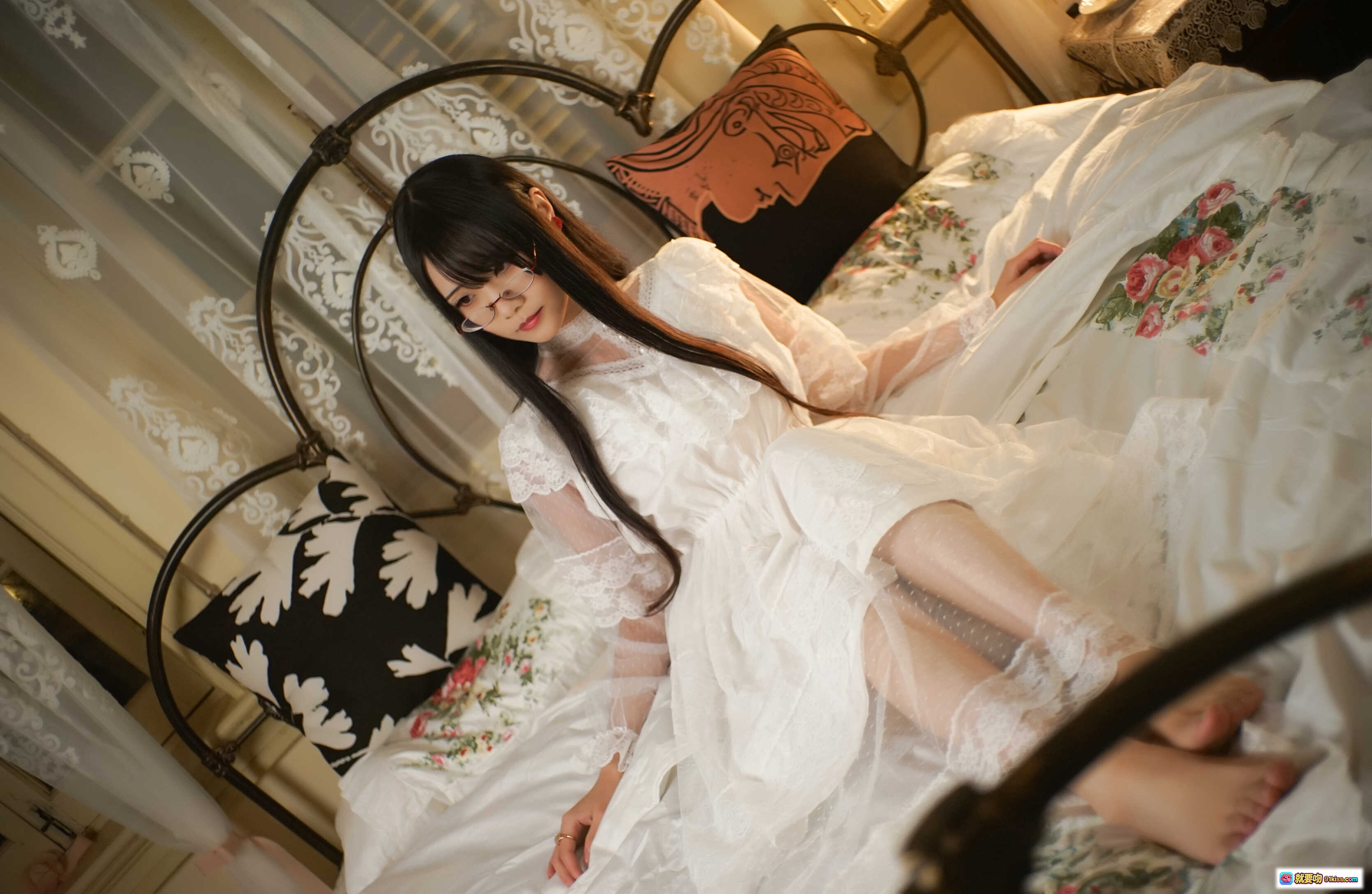 图片[3] - 曉美媽 NO.013 忆 | 白色蕾丝睡衣 | 黑发眼镜少女 | 床上慵懒写真 | 11P高清图集 - 就要吻