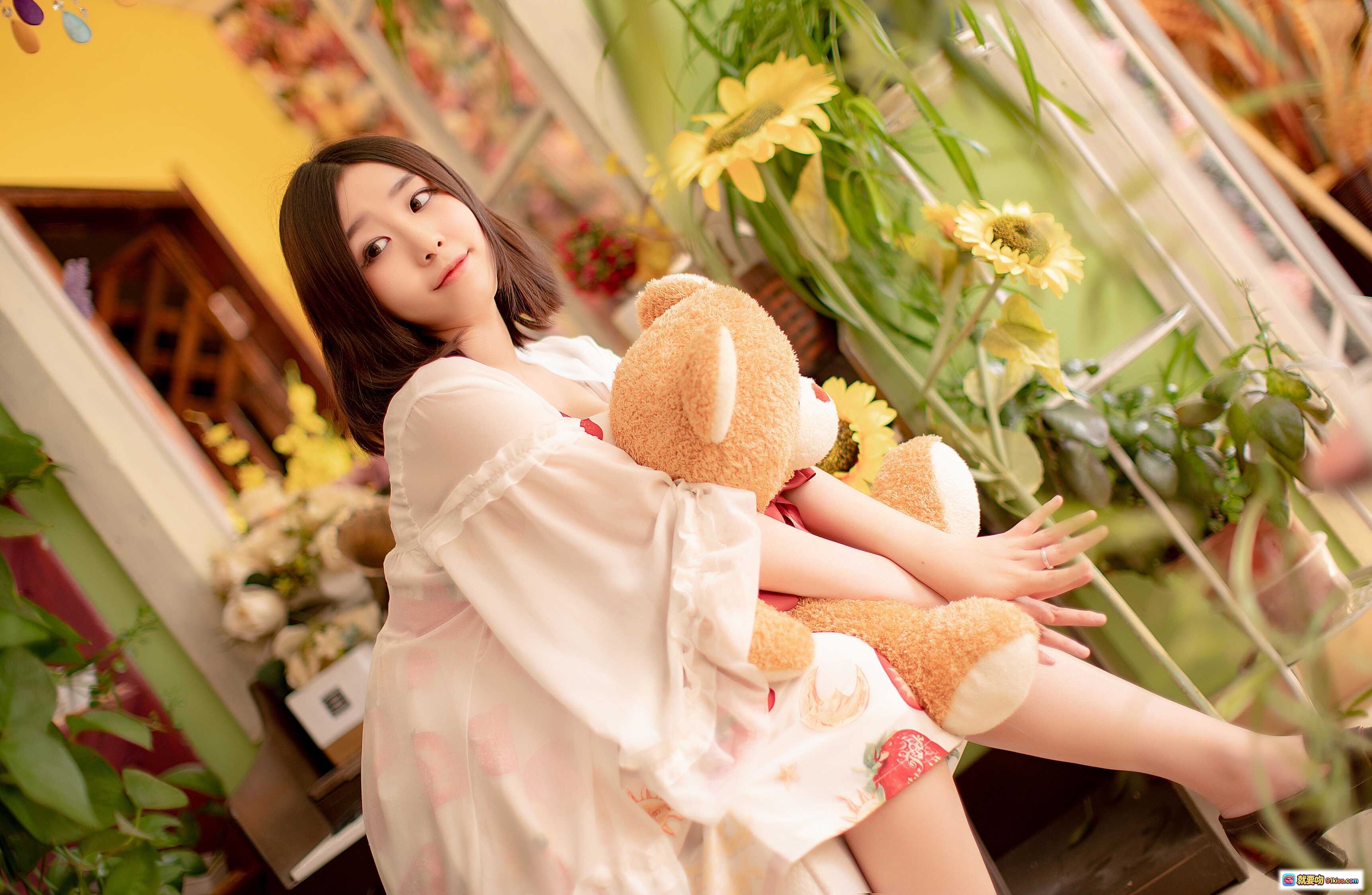 图片[4] - 穆零Mu0 NO.35 花季少女写真 | 温柔白纱裙抱泰迪熊 | 窗边阳光少女风 | 甜美居家私房照 - 就要吻