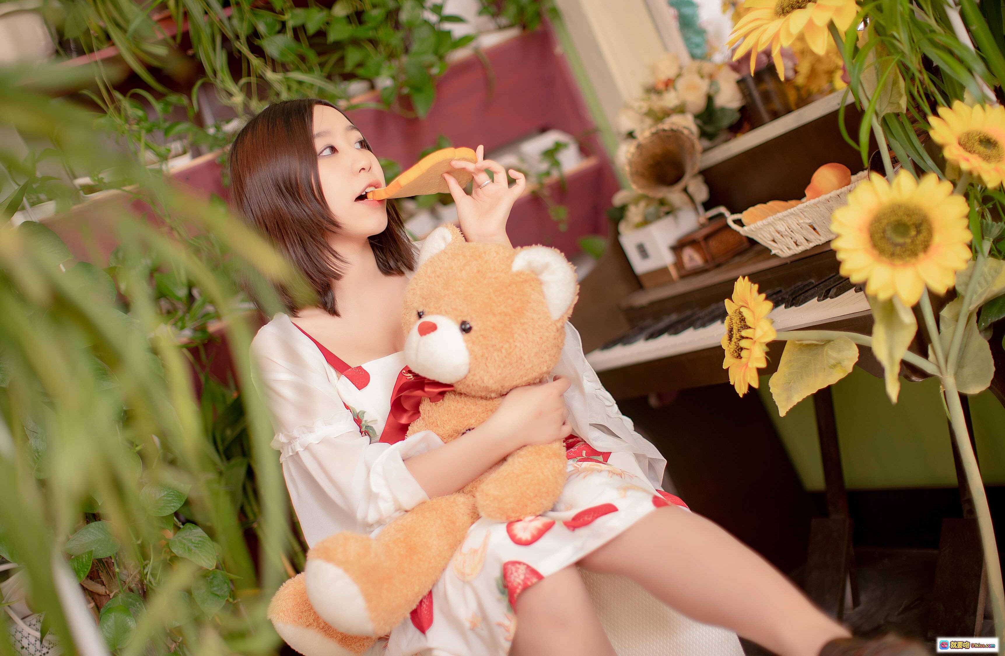 图片[3] - 穆零Mu0 NO.35 花季少女写真 | 温柔白纱裙抱泰迪熊 | 窗边阳光少女风 | 甜美居家私房照 - 就要吻