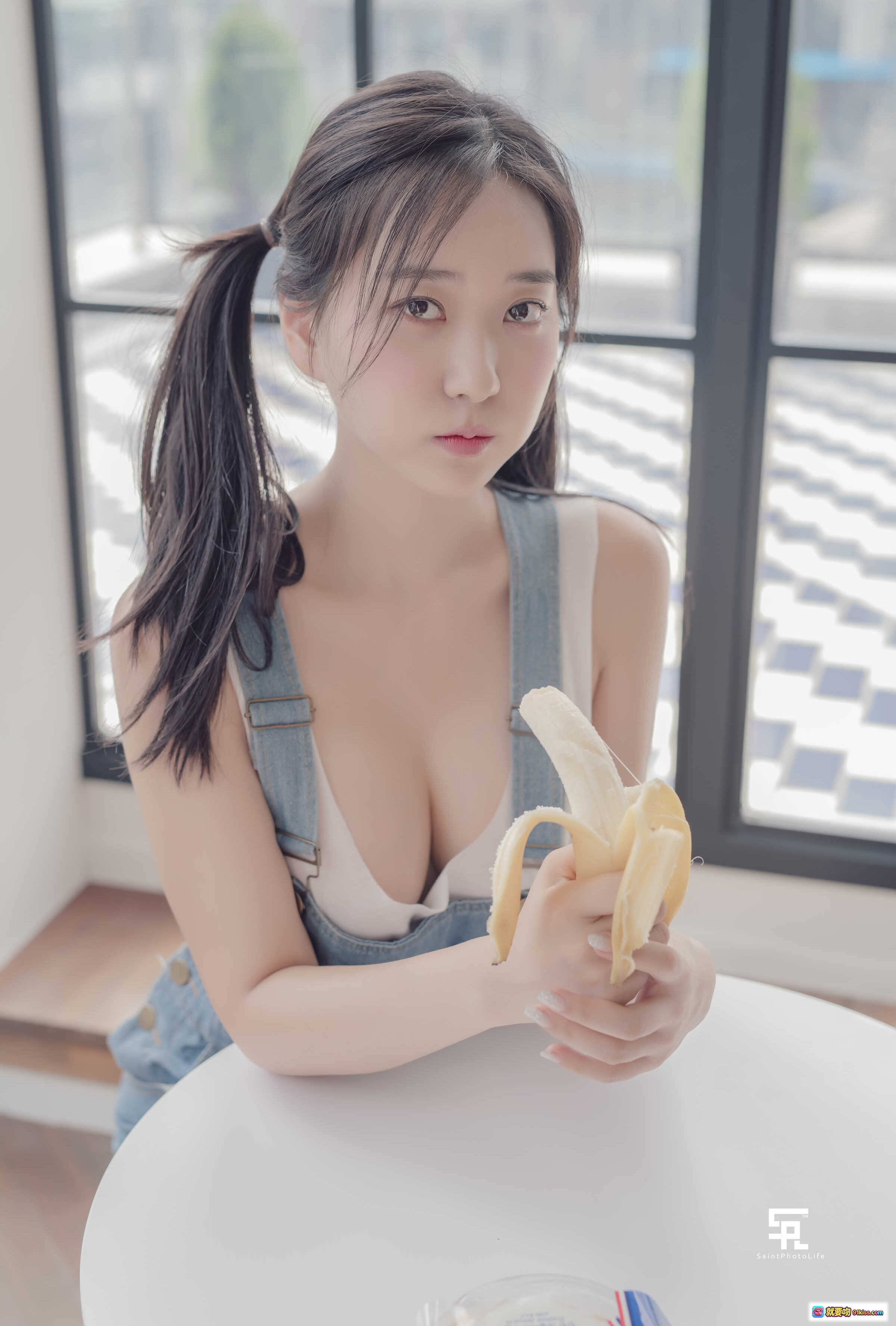 韩国模特申才恩신재은NO.008 Zenny温柔写真｜牛仔背带裤香蕉清新少女风 - 就要吻