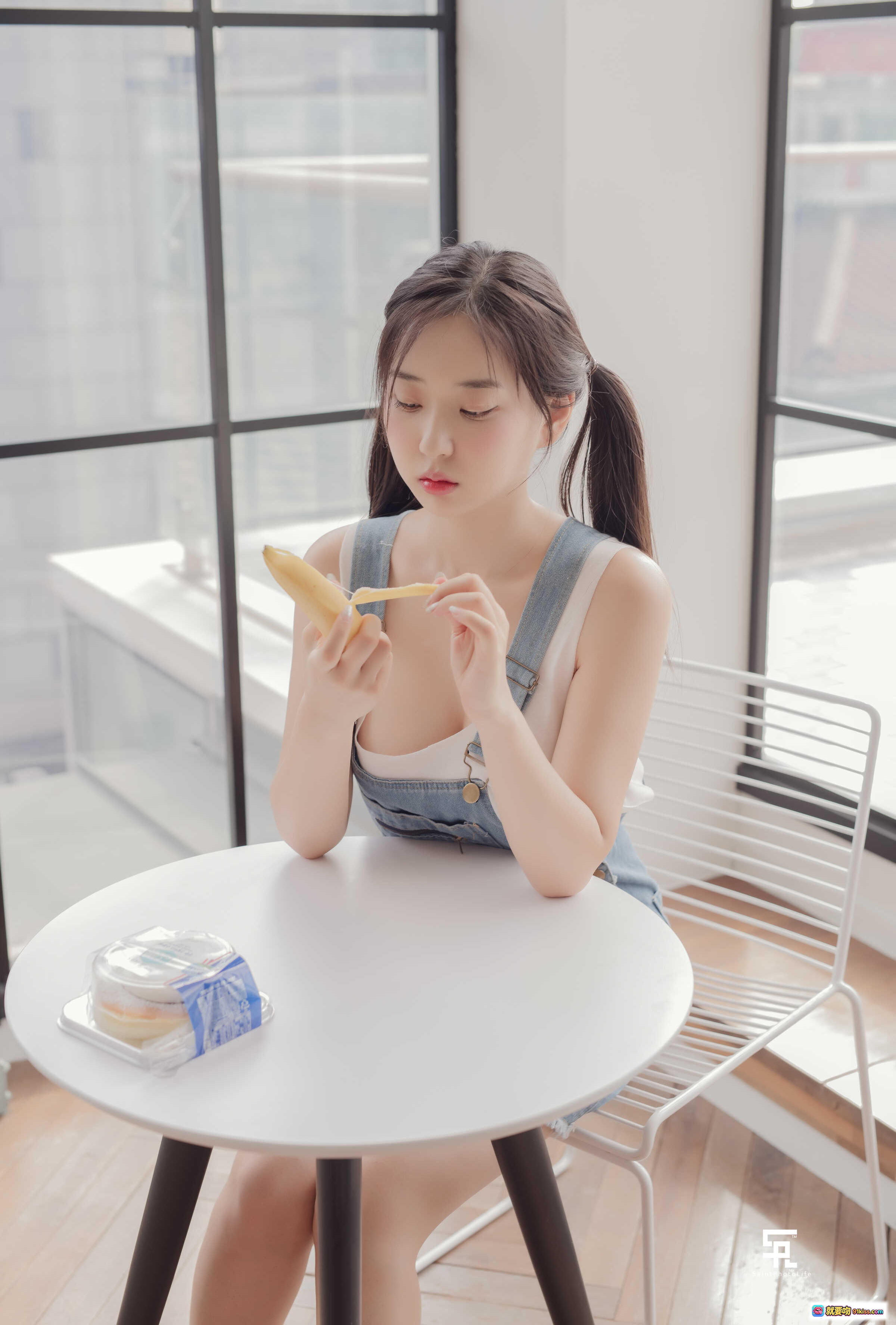 图片[6] - 韩国模特申才恩신재은NO.008 Zenny温柔写真｜牛仔背带裤香蕉清新少女风 - 就要吻