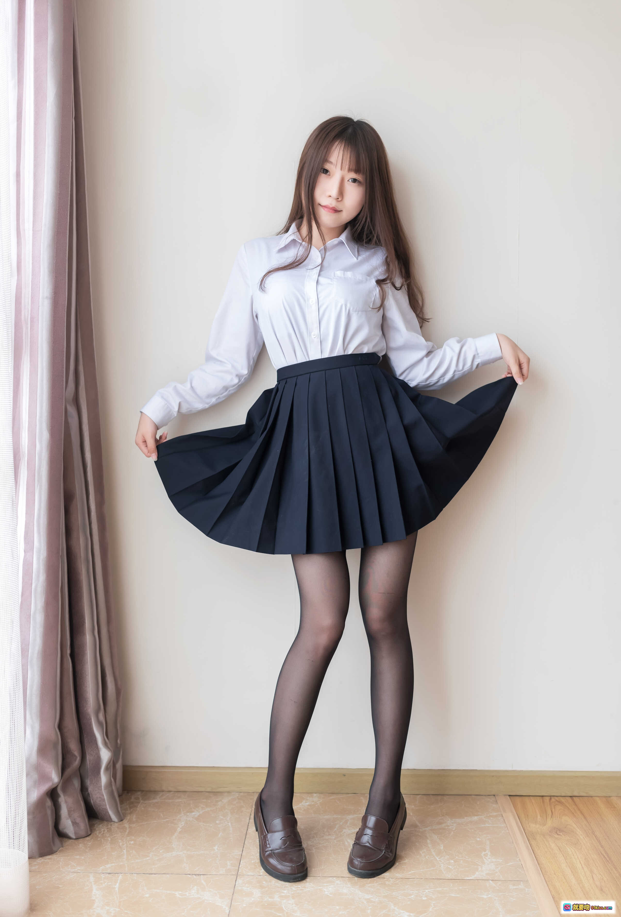 图片[7] - 香草喵露露NO.003黑丝萌妹写真 44P高清美腿少女校服穿搭 黑色丝袜搭配棕色乐福鞋 甜美坐姿室内光影拍摄 - 就要吻