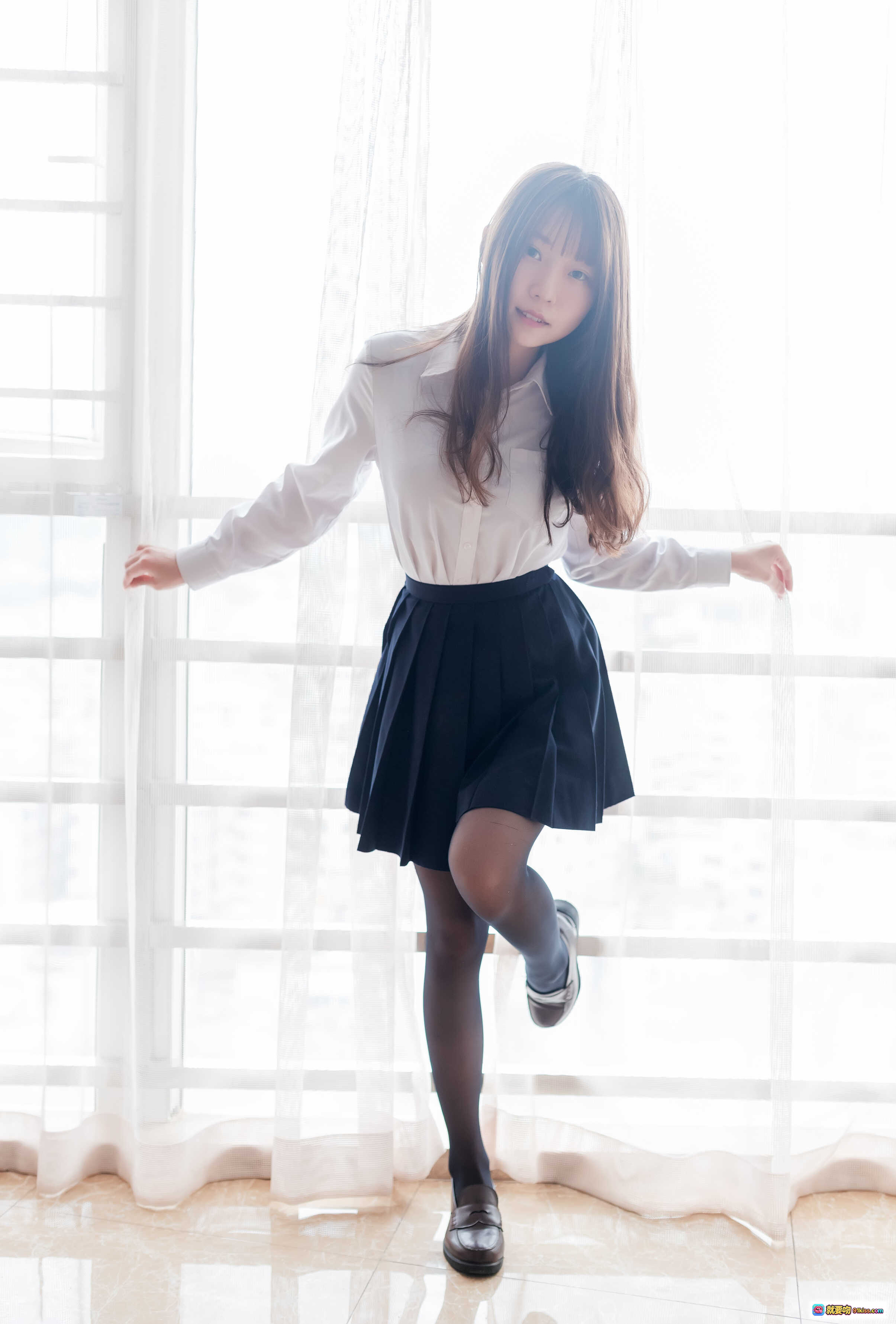 图片[6] - 香草喵露露NO.003黑丝萌妹写真 44P高清美腿少女校服穿搭 黑色丝袜搭配棕色乐福鞋 甜美坐姿室内光影拍摄 - 就要吻