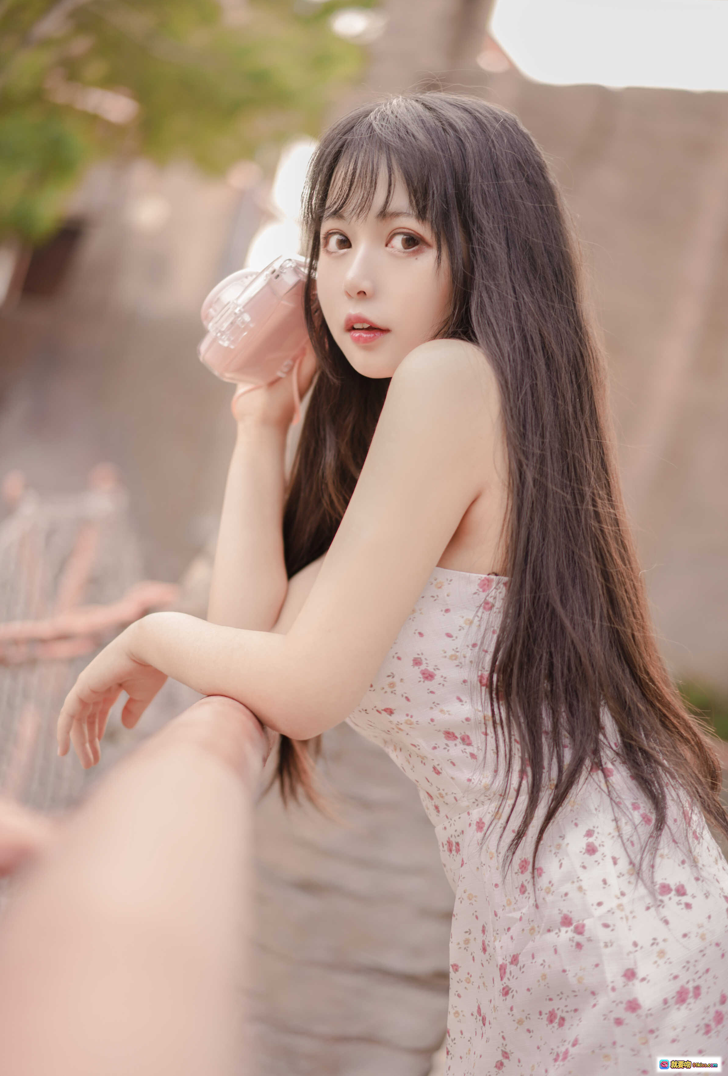 黑猫猫OvO NO.026 风写真集 26P 421MB 粉色碎花裙长发少女户外清新自然风甜美治愈系摄影图集 - 就要吻