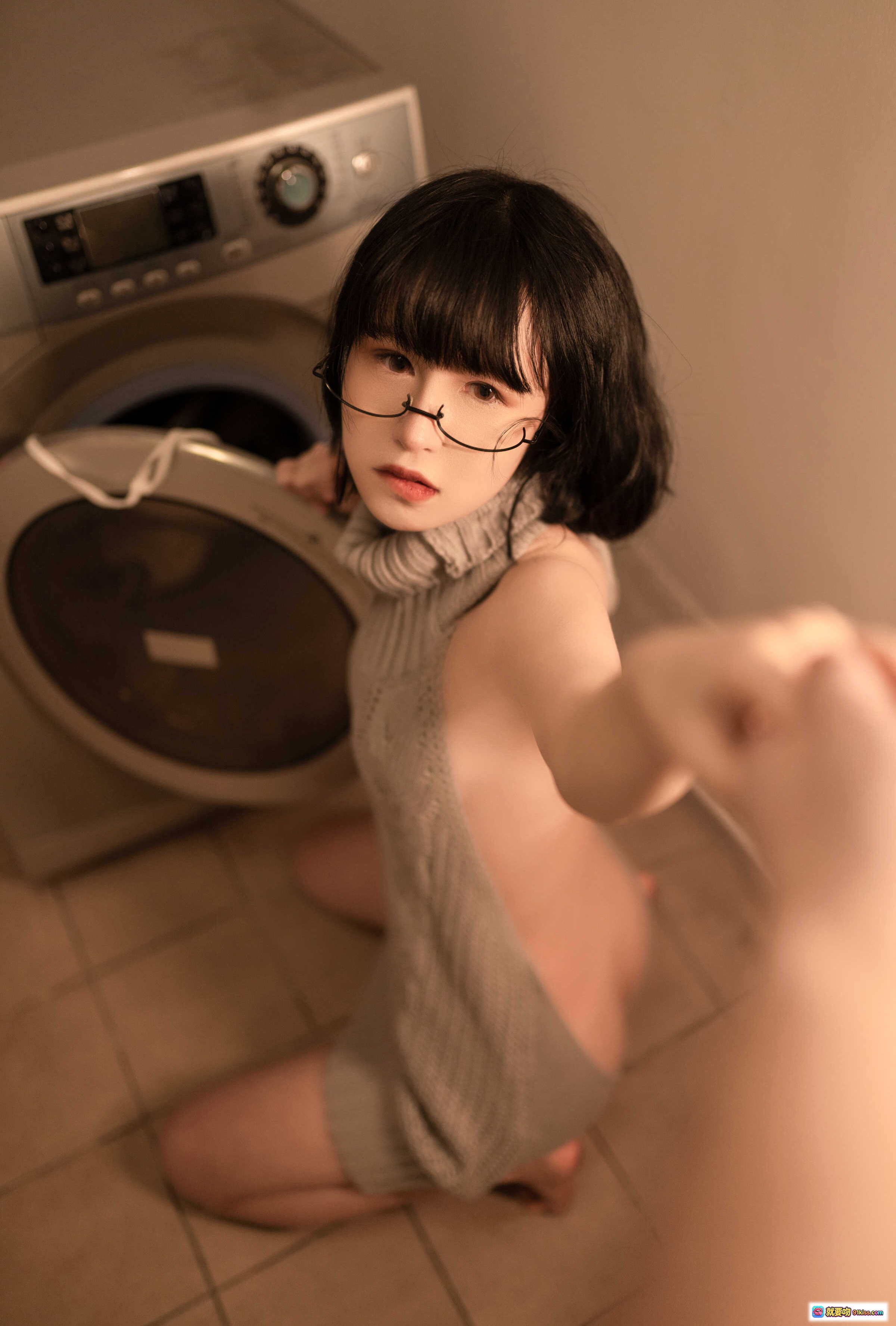 图片[10] - 晕崽Zz NO.004 维修洗衣机写真 45P高清美腿短裙居家走廊赤足性感私房照 - 就要吻