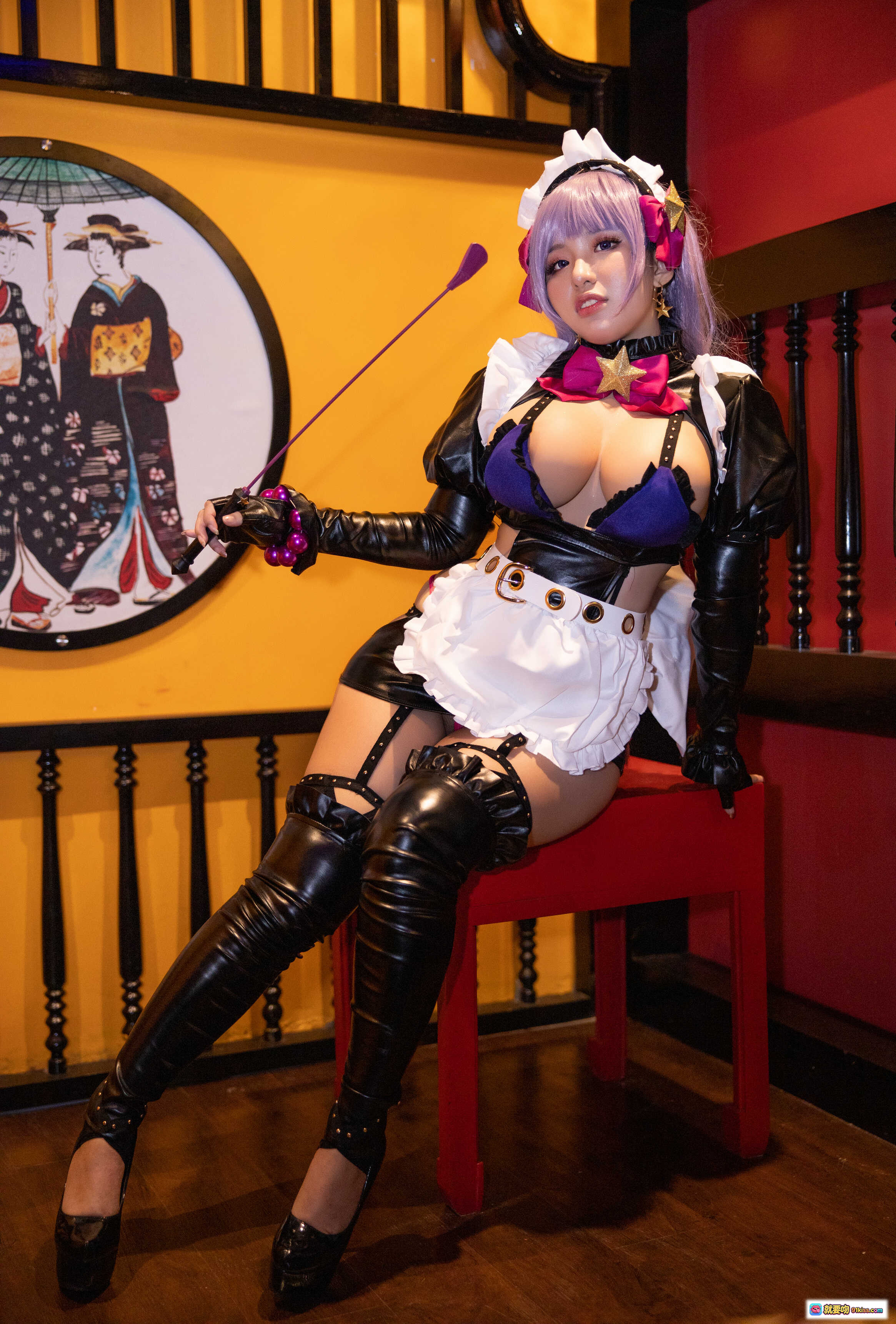 图片[7] - 越南COSER Chono Black NO.004 BB Maid 紫发女仆装 皮质手套 高跟长靴 性感写真 二次元角色扮演 精致妆容 豪华背景 - 就要吻