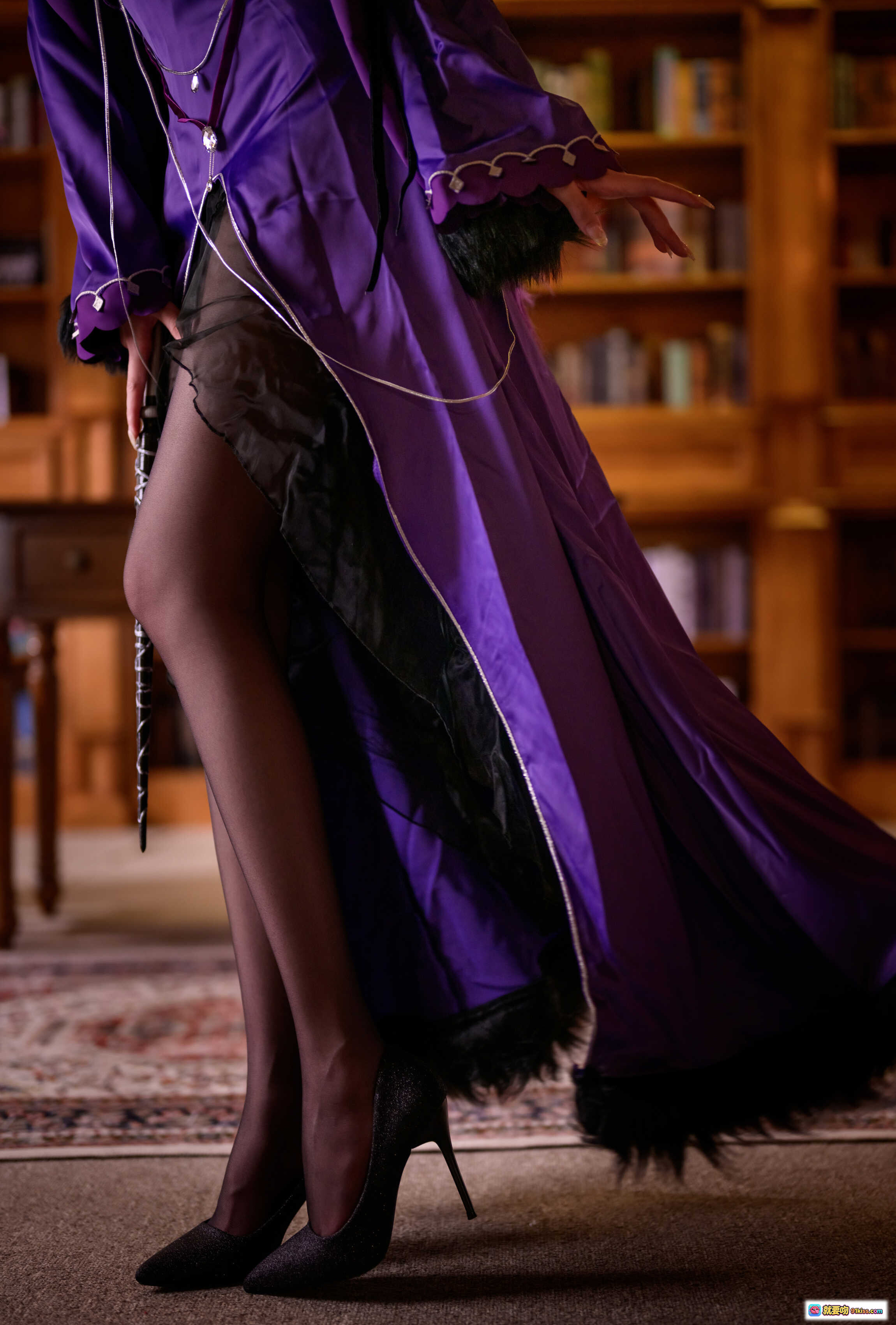 图片[10] - 青青子Js NO.006 Fate斯卡哈cosplay写真｜紫发黑衣持红枪｜哥特风教堂场景｜48P高清美图 - 就要吻