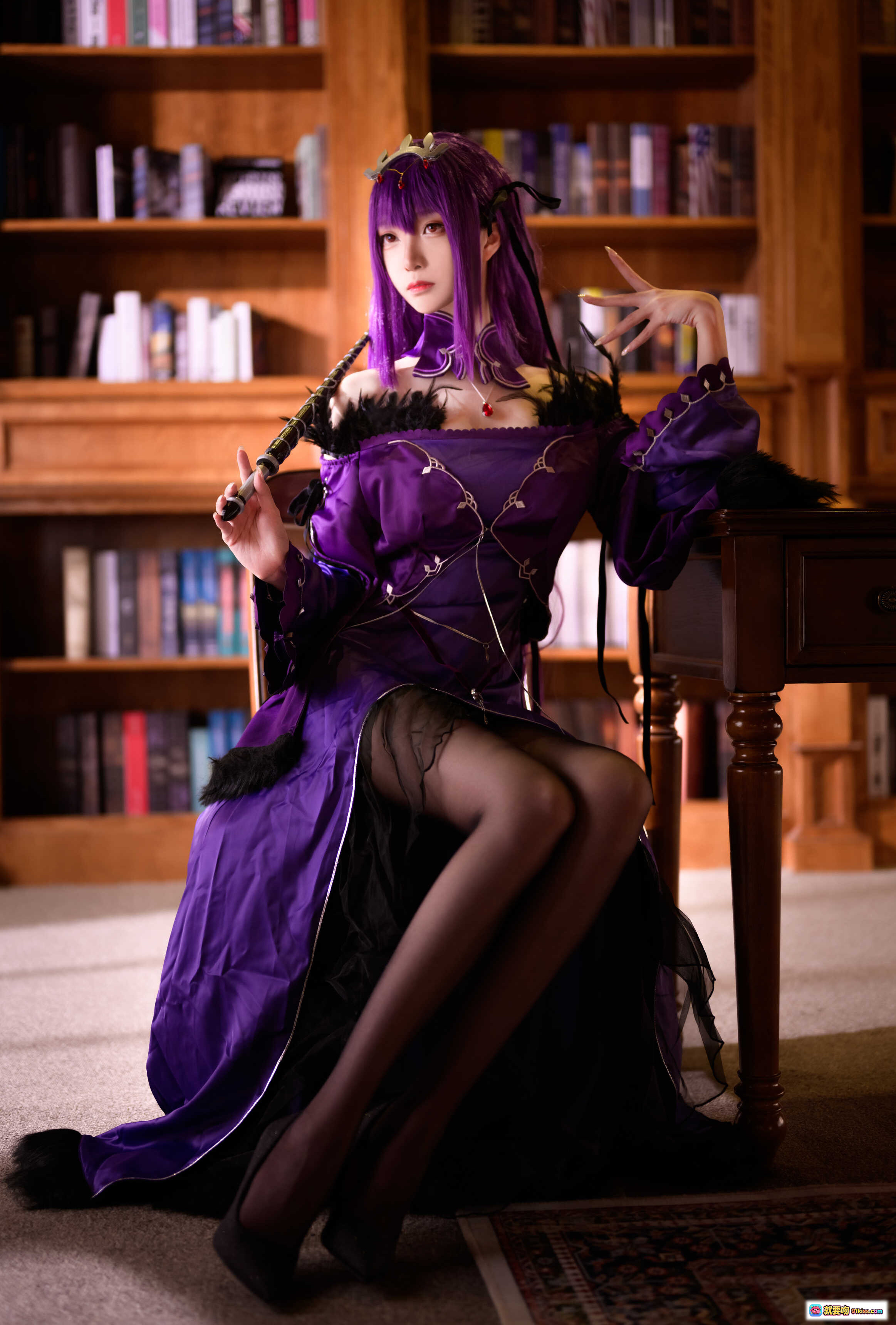 图片[8] - 青青子Js NO.006 Fate斯卡哈cosplay写真｜紫发黑衣持红枪｜哥特风教堂场景｜48P高清美图 - 就要吻