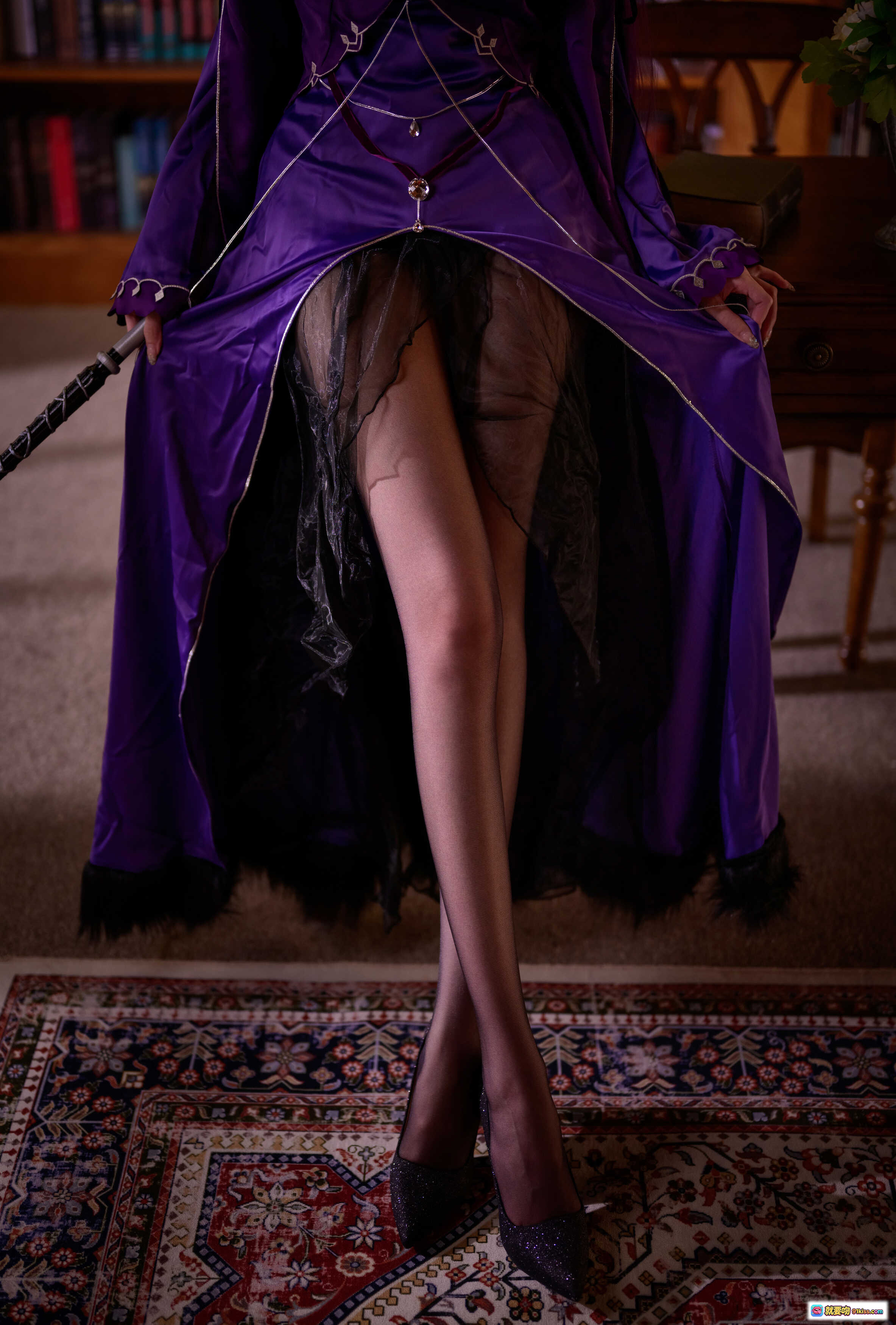 图片[6] - 青青子Js NO.006 Fate斯卡哈cosplay写真｜紫发黑衣持红枪｜哥特风教堂场景｜48P高清美图 - 就要吻