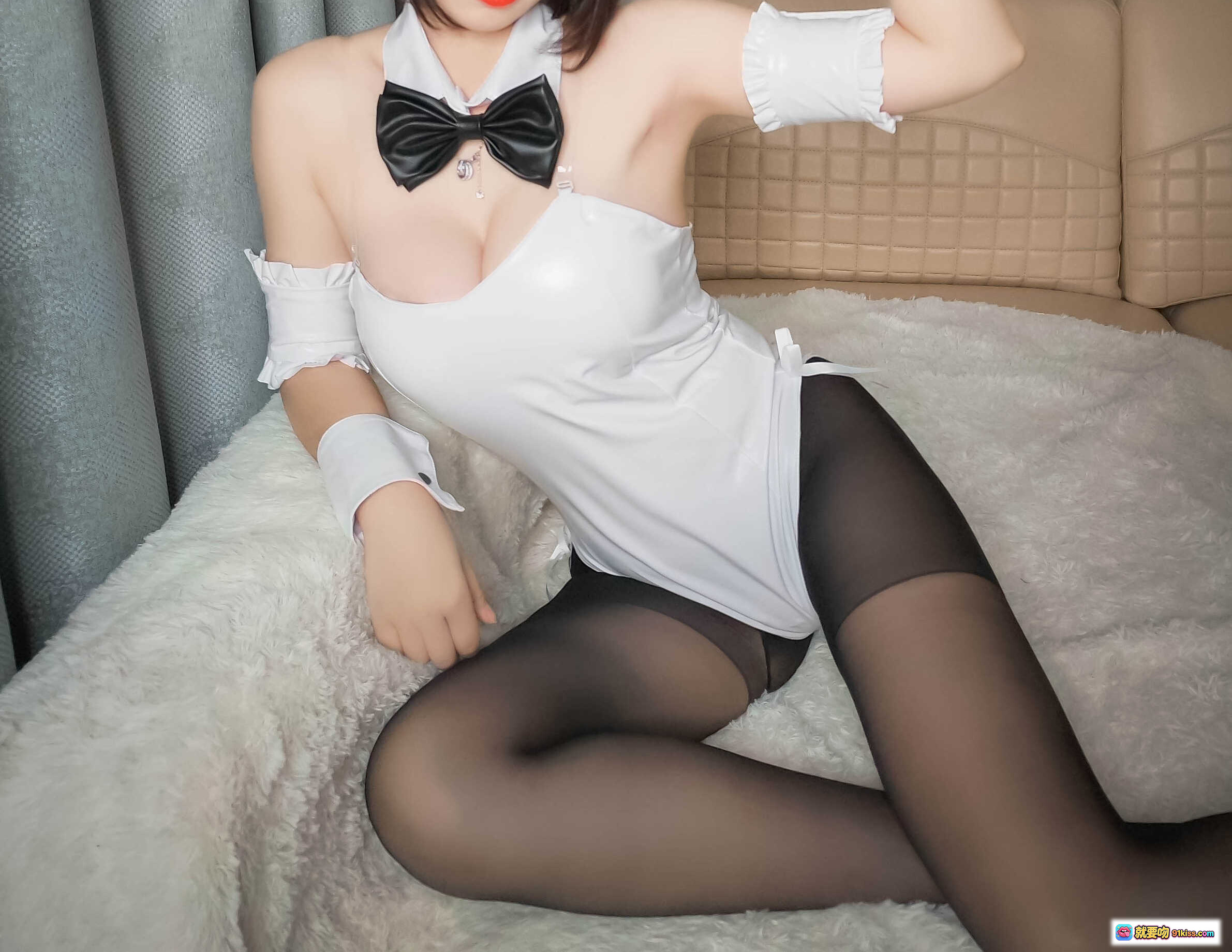 图片[5] - 黑米粥兔女郎写真NO.025 白色露肩连体衣+黑色蝴蝶结+黑丝美腿 32P高清图集 - 就要吻