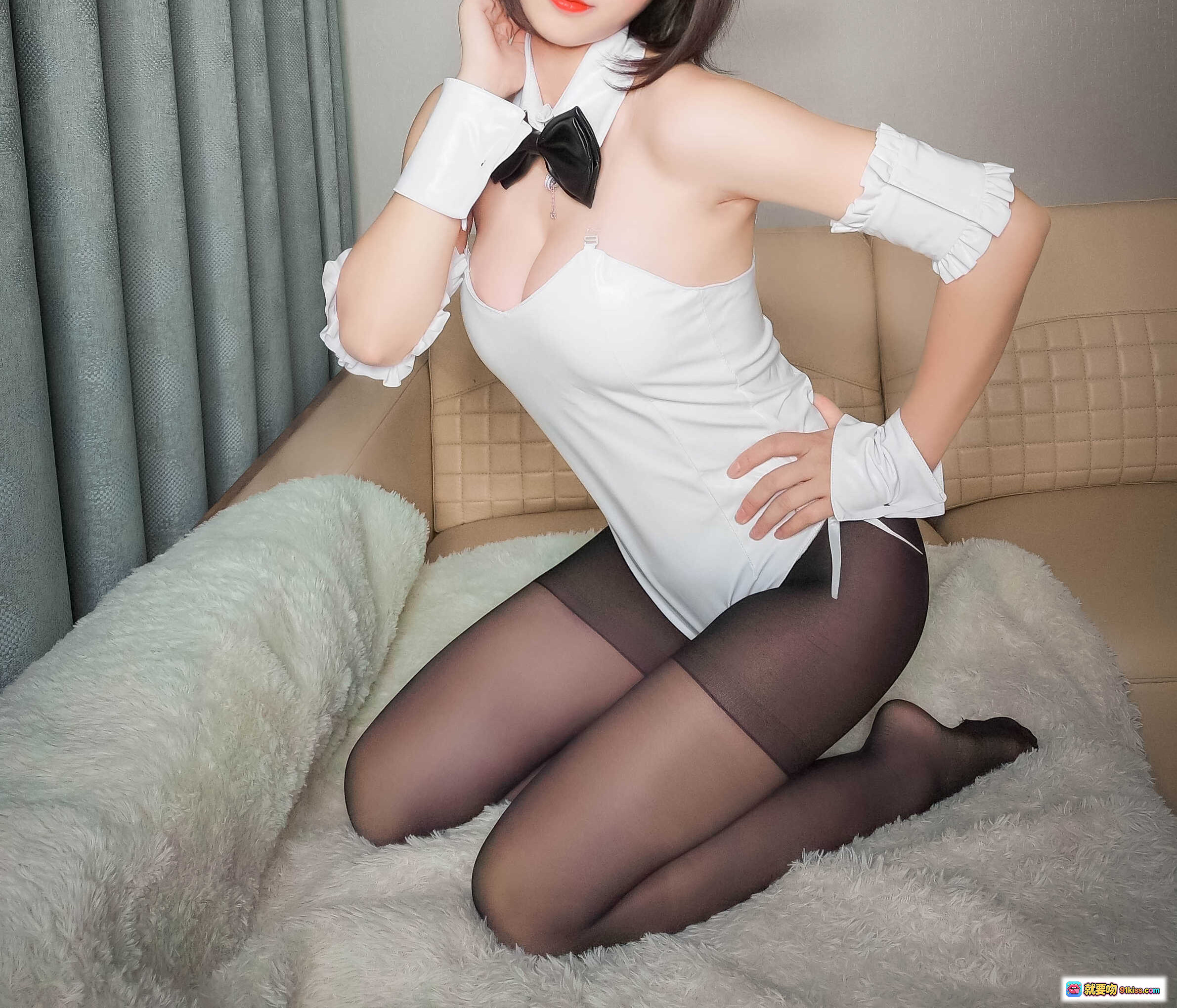 图片[9] - 黑米粥兔女郎写真NO.025 白色露肩连体衣+黑色蝴蝶结+黑丝美腿 32P高清图集 - 就要吻