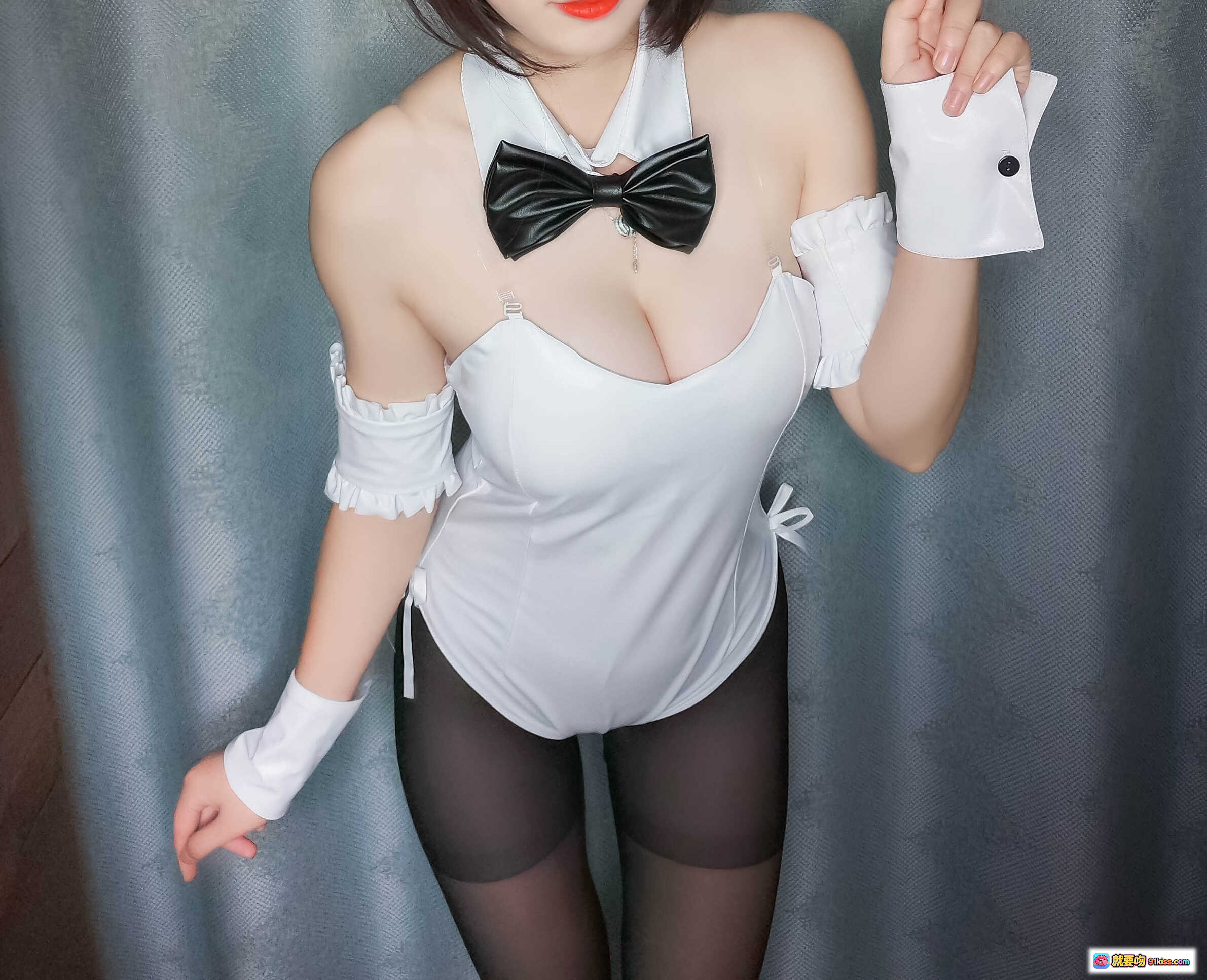 图片[10] - 黑米粥兔女郎写真NO.025 白色露肩连体衣+黑色蝴蝶结+黑丝美腿 32P高清图集 - 就要吻