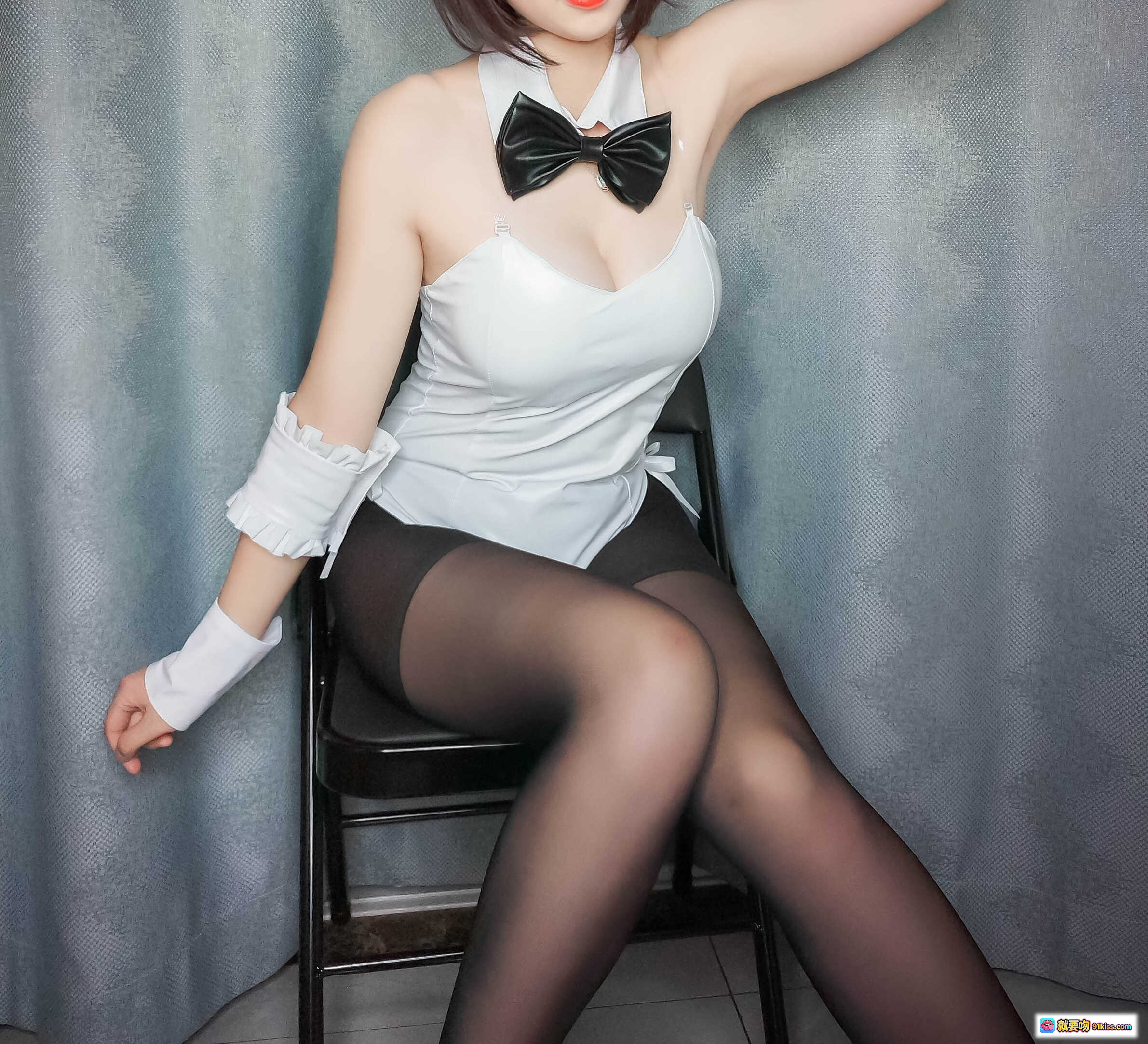 图片[4] - 黑米粥兔女郎写真NO.025 白色露肩连体衣+黑色蝴蝶结+黑丝美腿 32P高清图集 - 就要吻