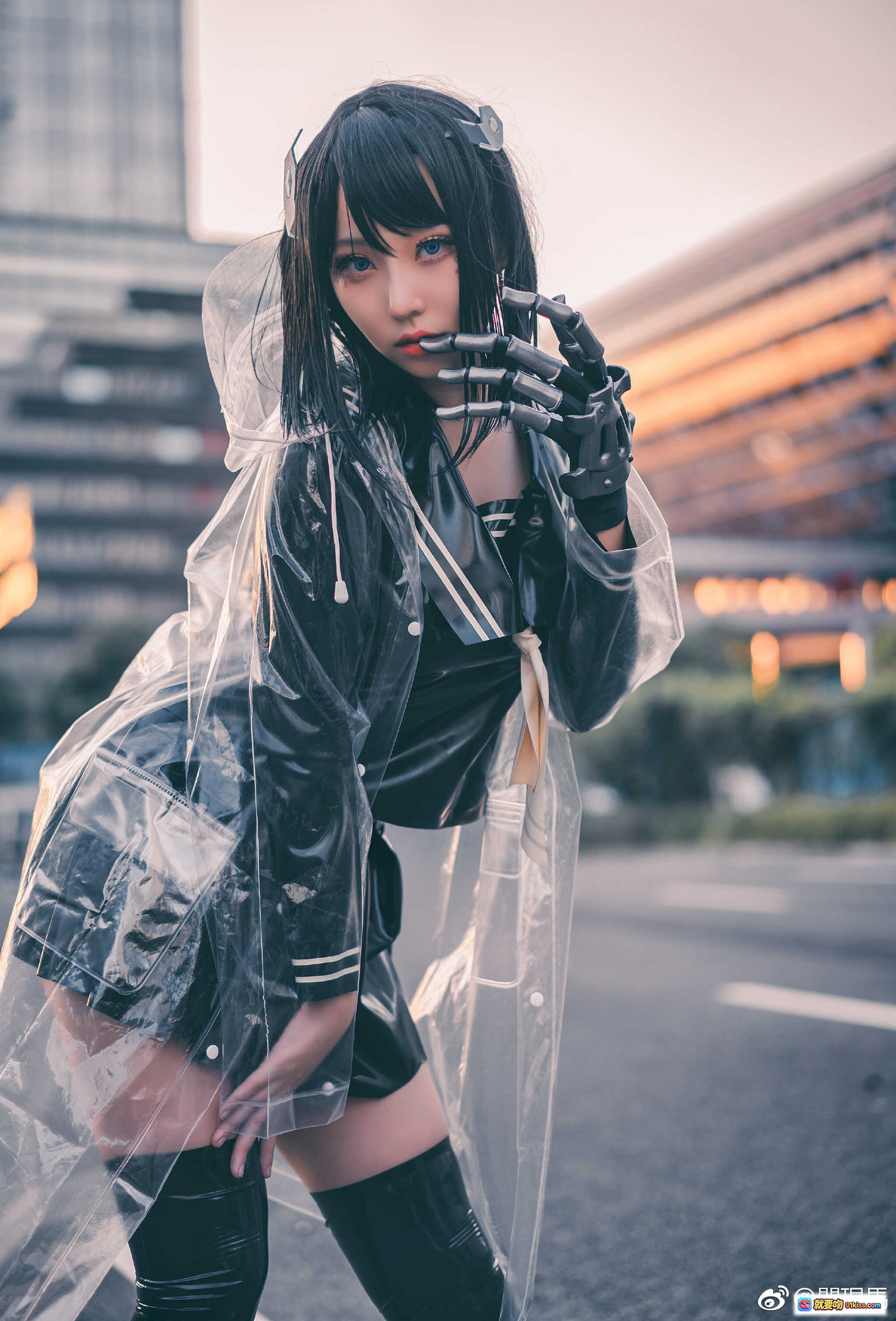 图片[4] - NO.009乳胶衣Cosplay写真合集｜黑发少女机械手套造型｜日系赛博风户外人像摄影 - 就要吻