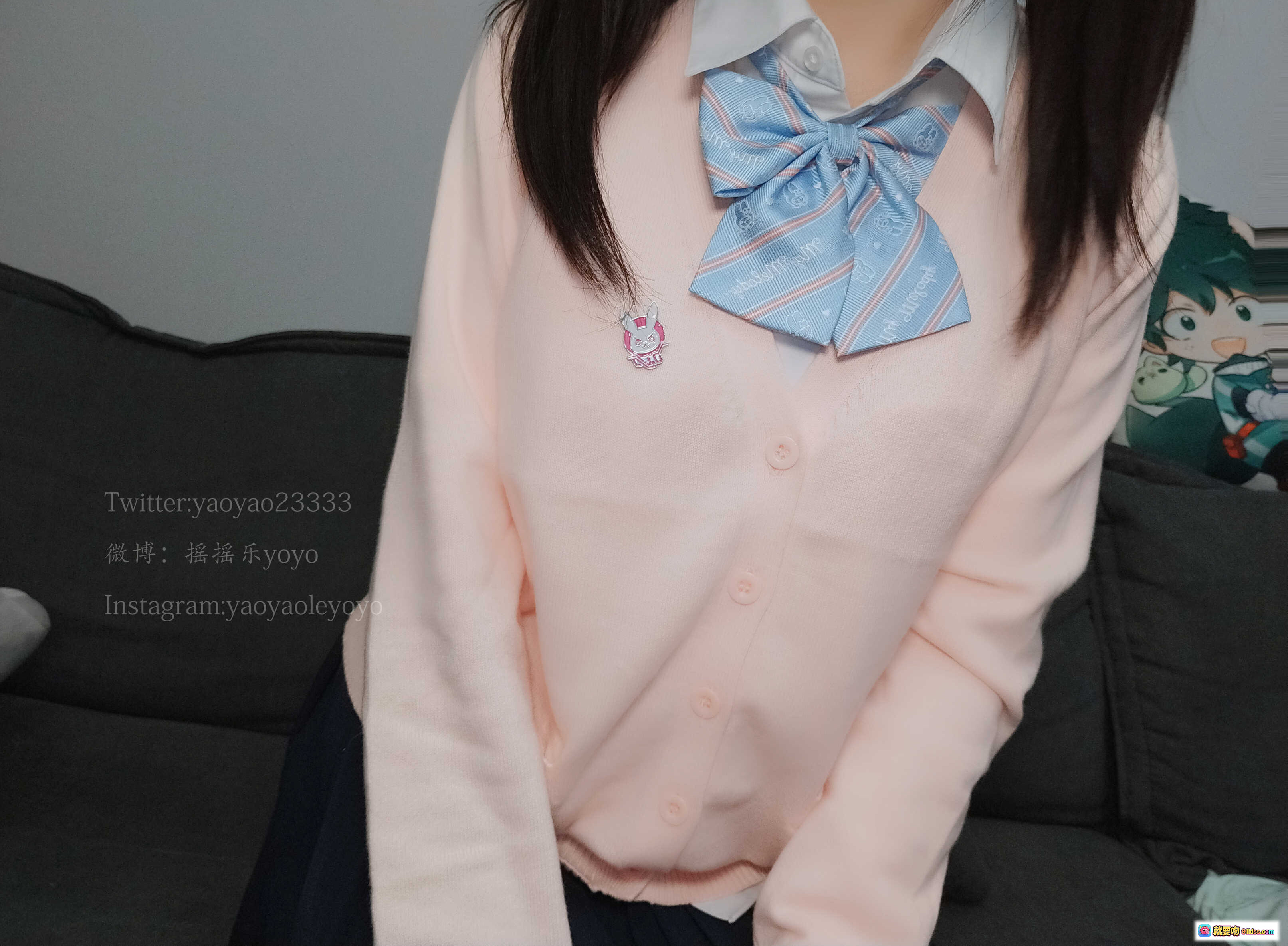 图片[6] - 摇摇乐yoyo NO.039 自拍写真集｜双马尾少女抱灰兔玩偶｜粉色上衣深蓝短裙｜可爱居家风｜高清166P无视频 - 就要吻