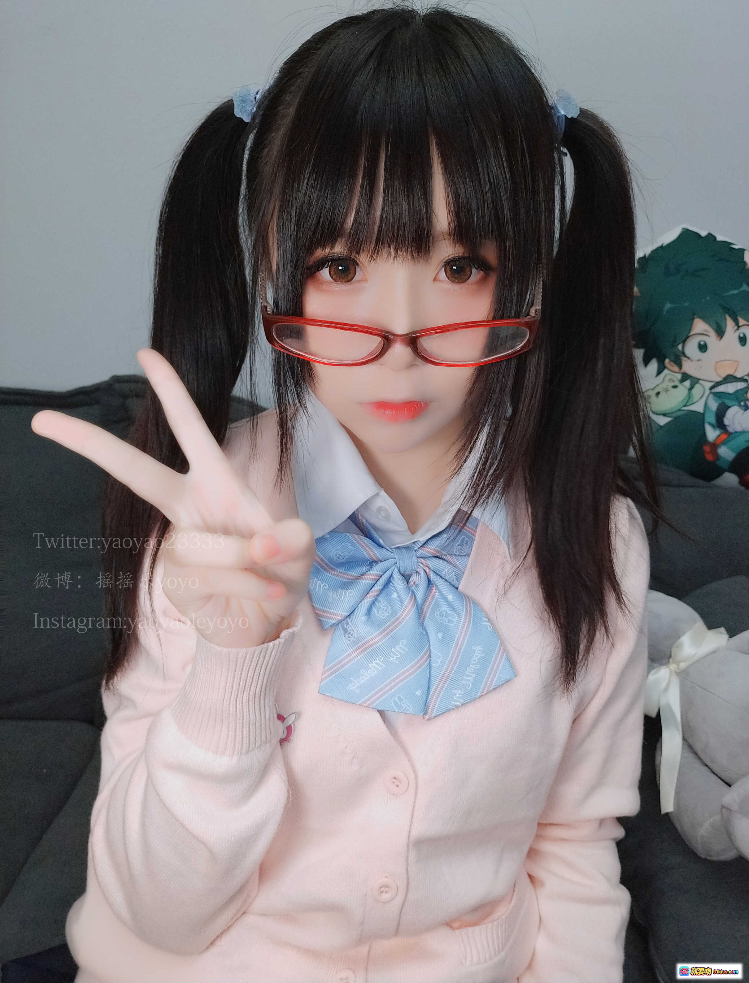 图片[9] - 摇摇乐yoyo NO.039 自拍写真集｜双马尾少女抱灰兔玩偶｜粉色上衣深蓝短裙｜可爱居家风｜高清166P无视频 - 就要吻