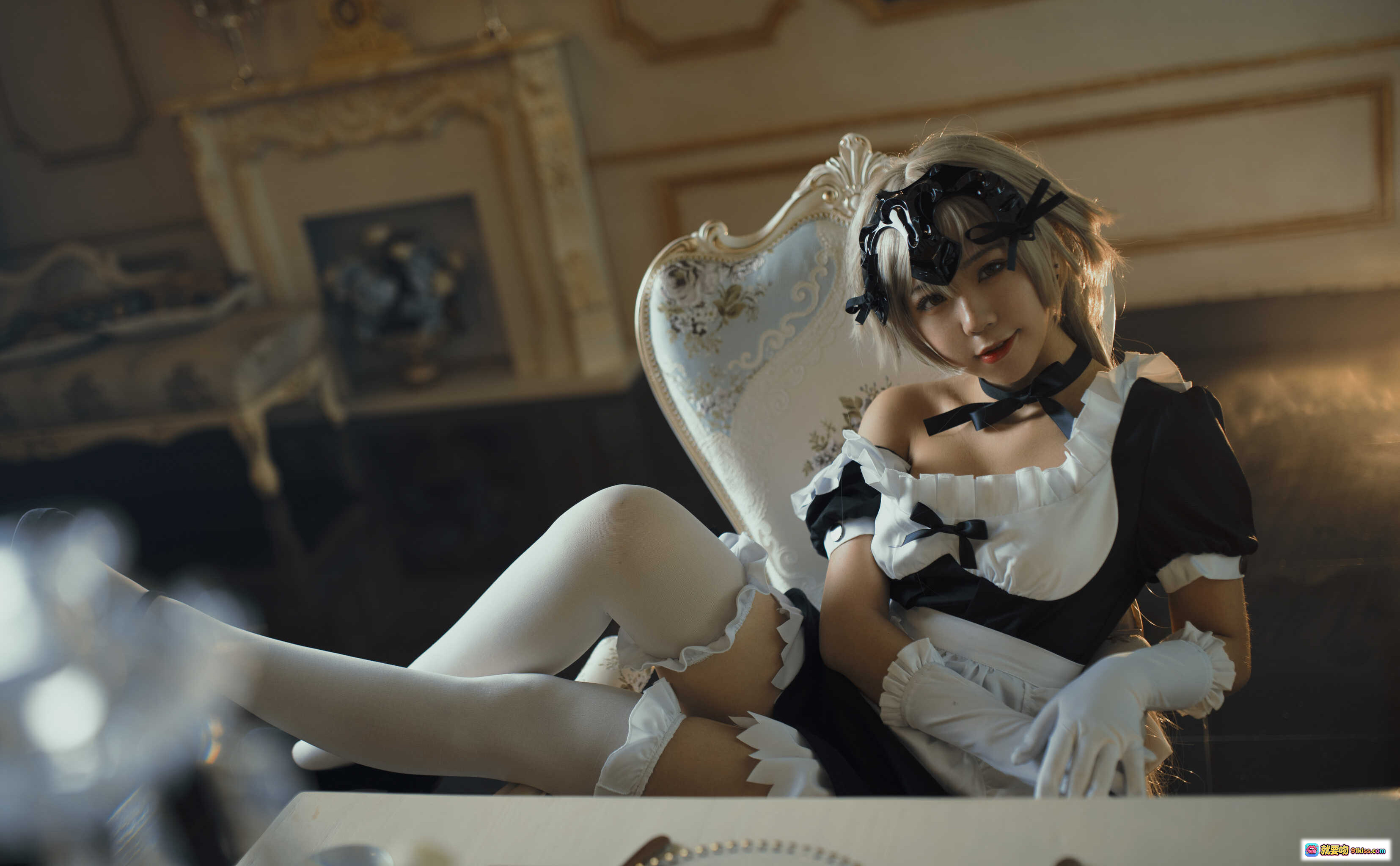 图片[9] - 蓝小沂KiKi NO.03 黑贞德女仆装Cosplay写真 优雅旗袍风黑白色系 丝袜高跟美腿 复古宫廷背景 11P高清图集 - 就要吻