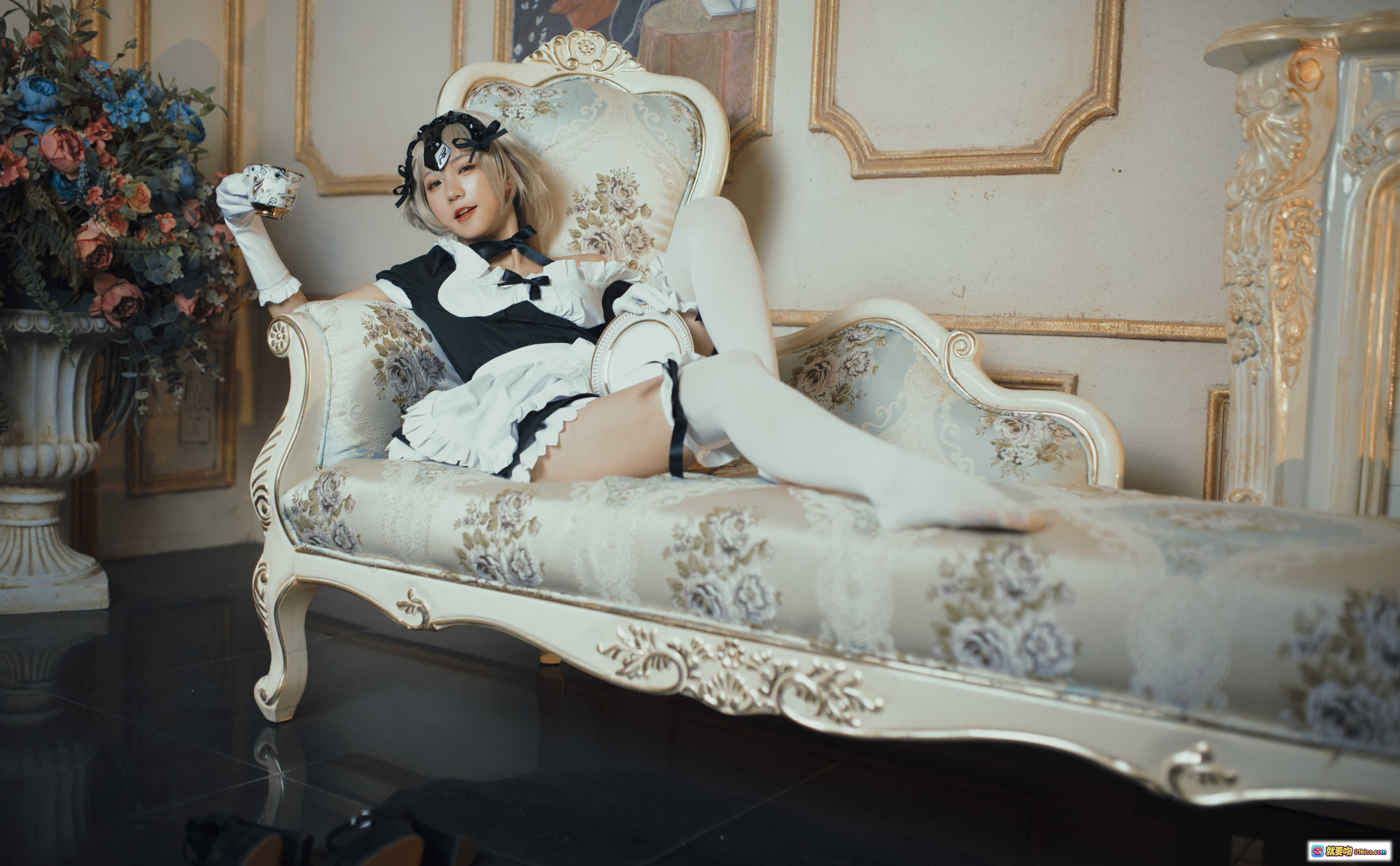 图片[8] - 蓝小沂KiKi NO.03 黑贞德女仆装Cosplay写真 优雅旗袍风黑白色系 丝袜高跟美腿 复古宫廷背景 11P高清图集 - 就要吻