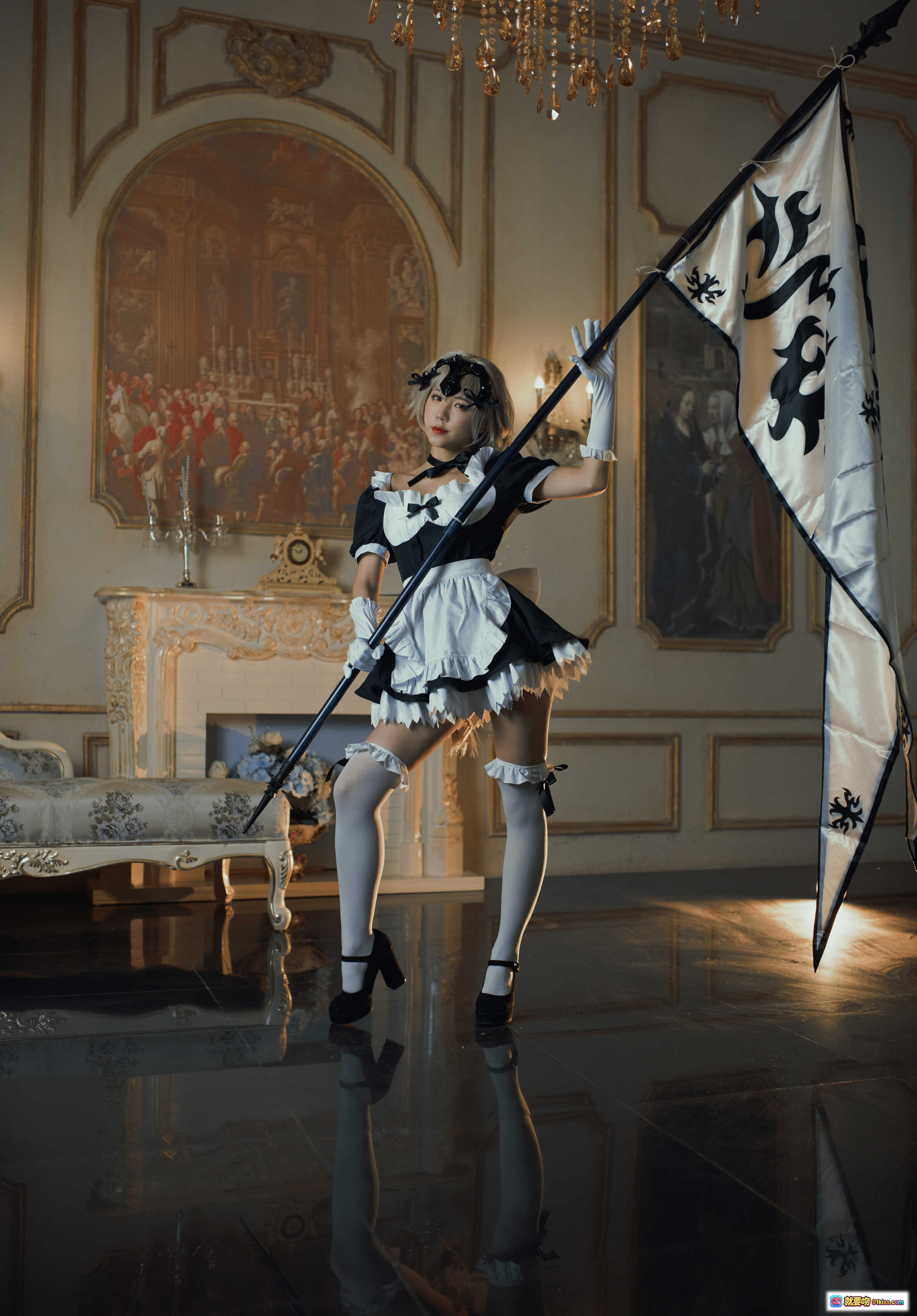 图片[10] - 蓝小沂KiKi NO.03 黑贞德女仆装Cosplay写真 优雅旗袍风黑白色系 丝袜高跟美腿 复古宫廷背景 11P高清图集 - 就要吻