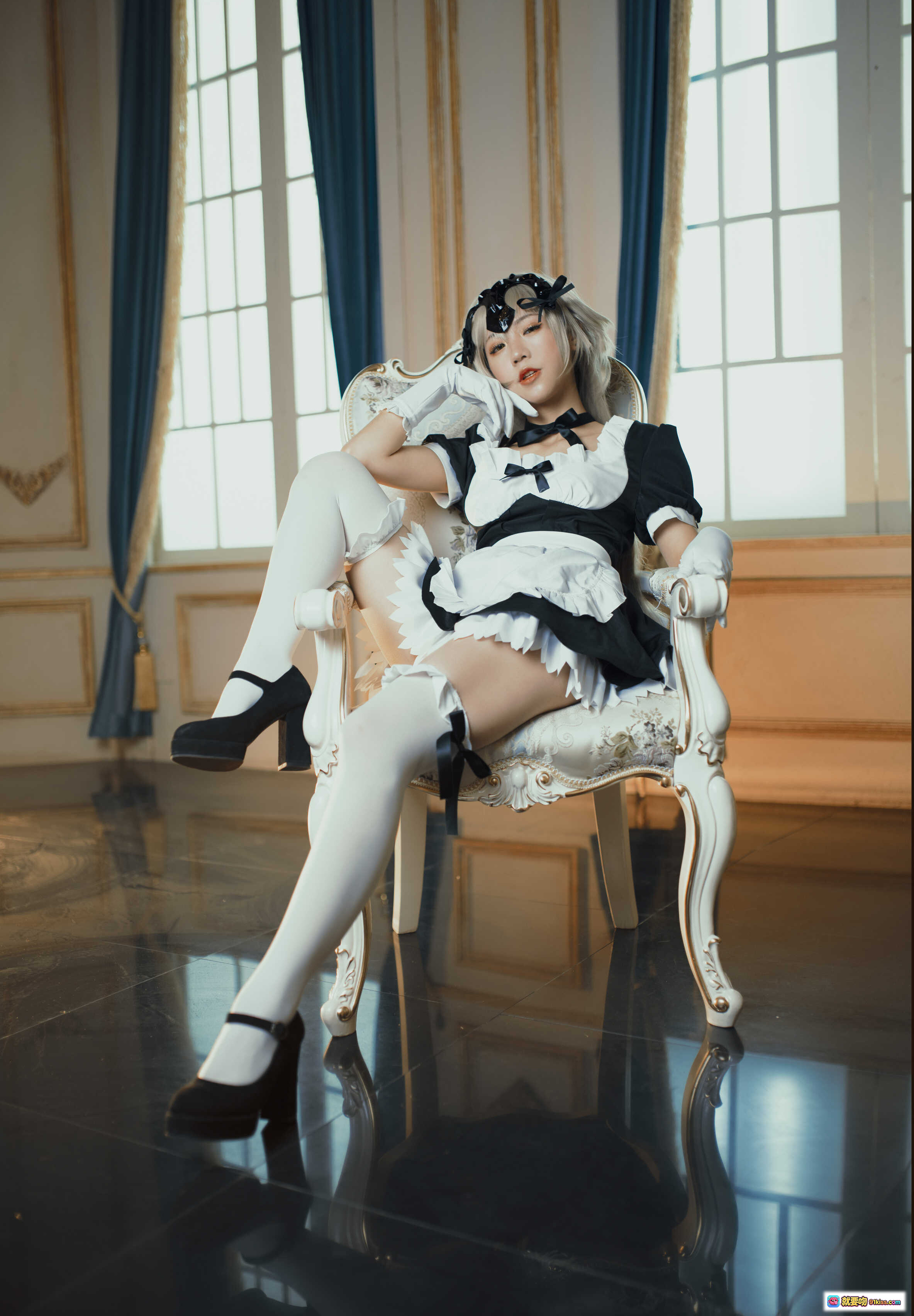 图片[6] - 蓝小沂KiKi NO.03 黑贞德女仆装Cosplay写真 优雅旗袍风黑白色系 丝袜高跟美腿 复古宫廷背景 11P高清图集 - 就要吻