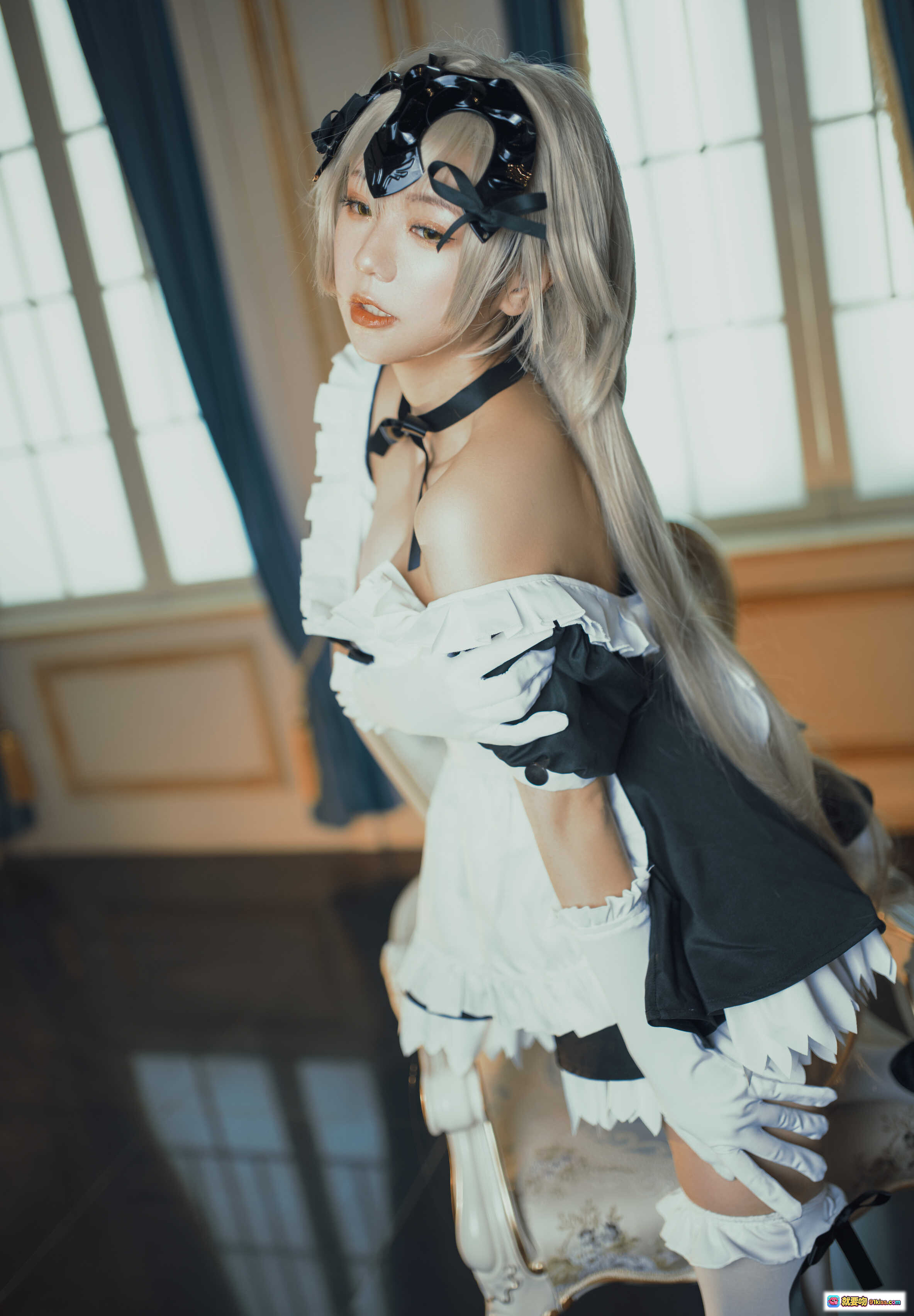 图片[4] - 蓝小沂KiKi NO.03 黑贞德女仆装Cosplay写真 优雅旗袍风黑白色系 丝袜高跟美腿 复古宫廷背景 11P高清图集 - 就要吻