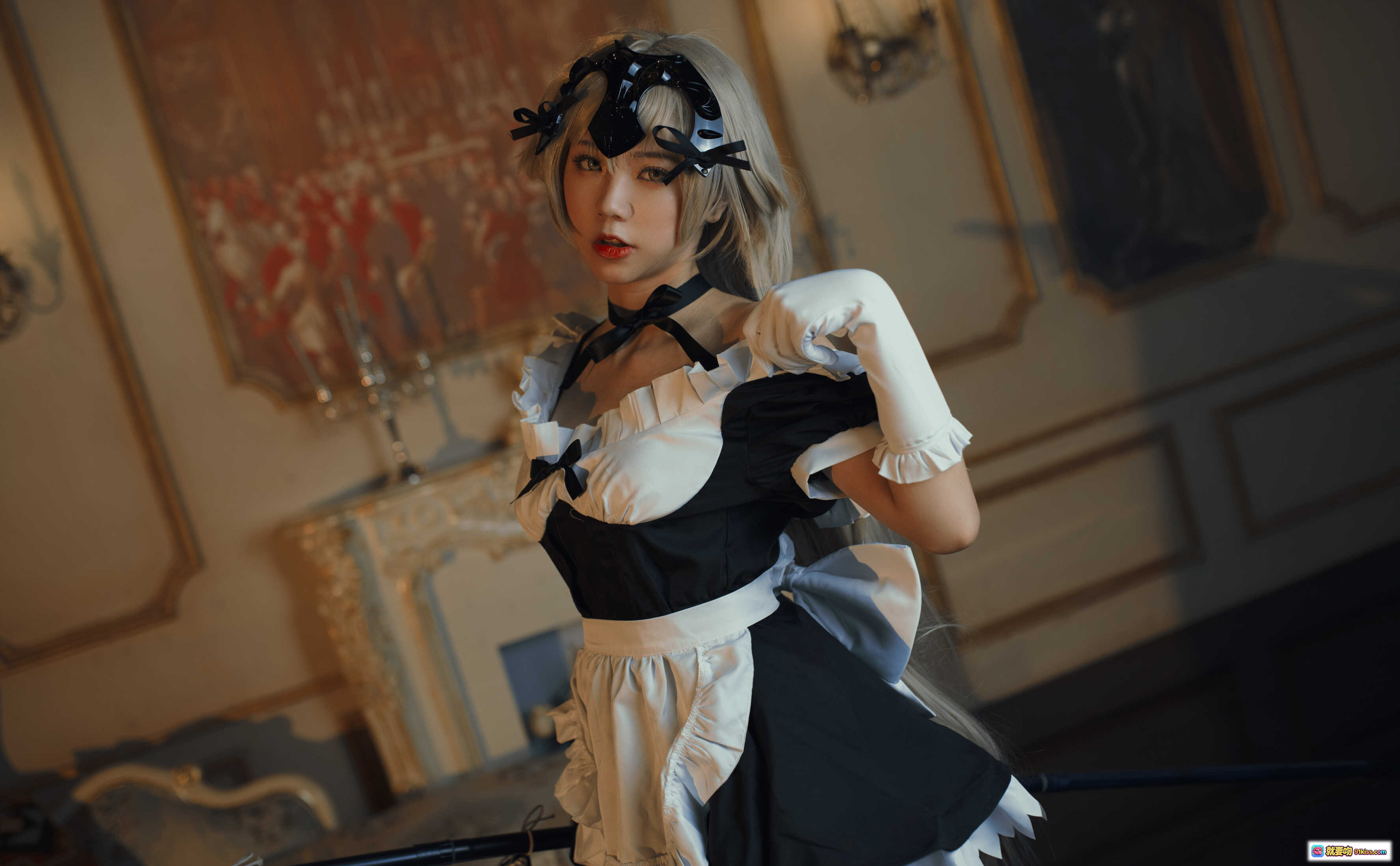 图片[7] - 蓝小沂KiKi NO.03 黑贞德女仆装Cosplay写真 优雅旗袍风黑白色系 丝袜高跟美腿 复古宫廷背景 11P高清图集 - 就要吻