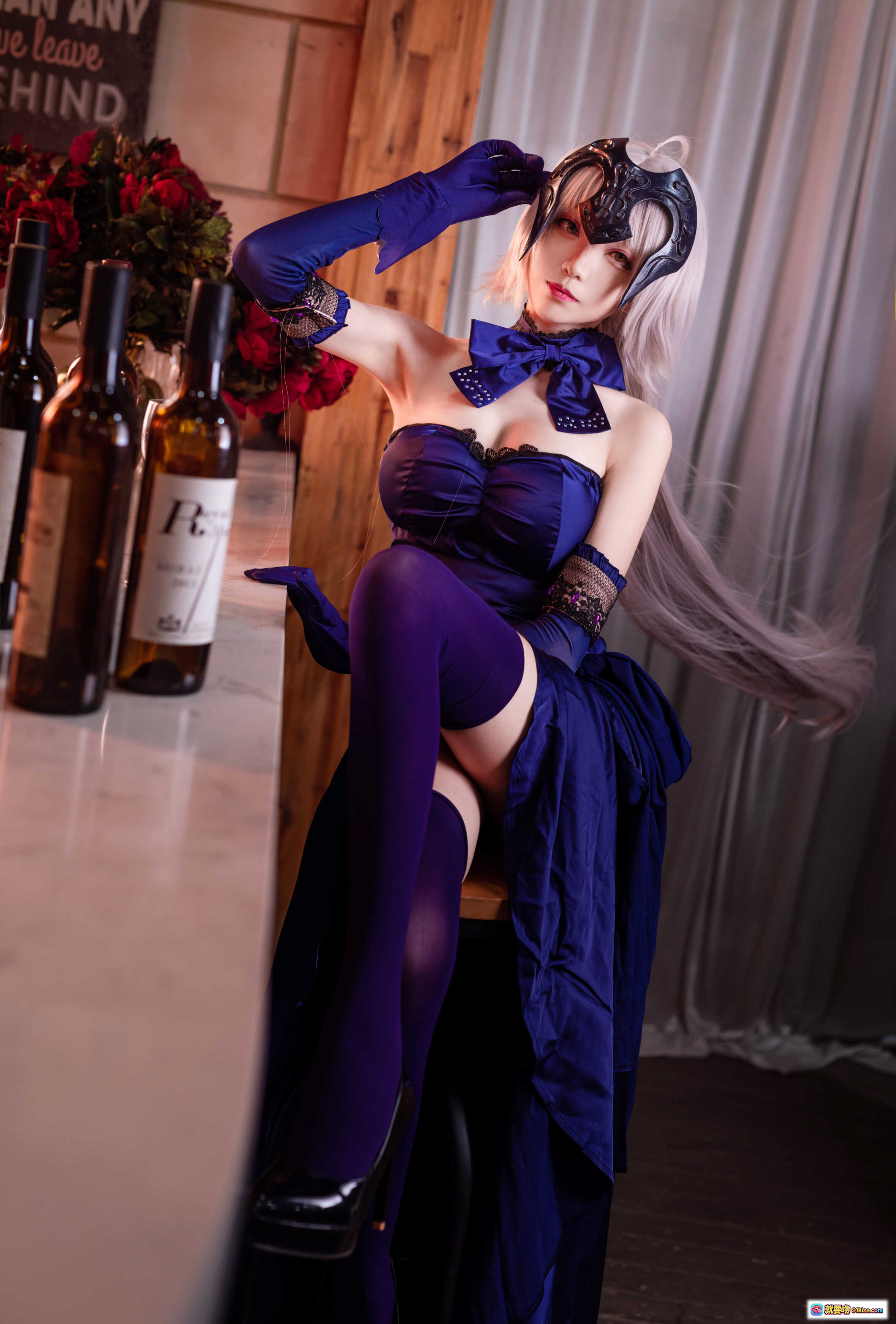 图片[3] - 青青子Js NO.004 黑贞Cosplay 圣夜晚餐主题 蓝裙长发面具酒窖写真 优雅神秘氛围感美图 - 就要吻