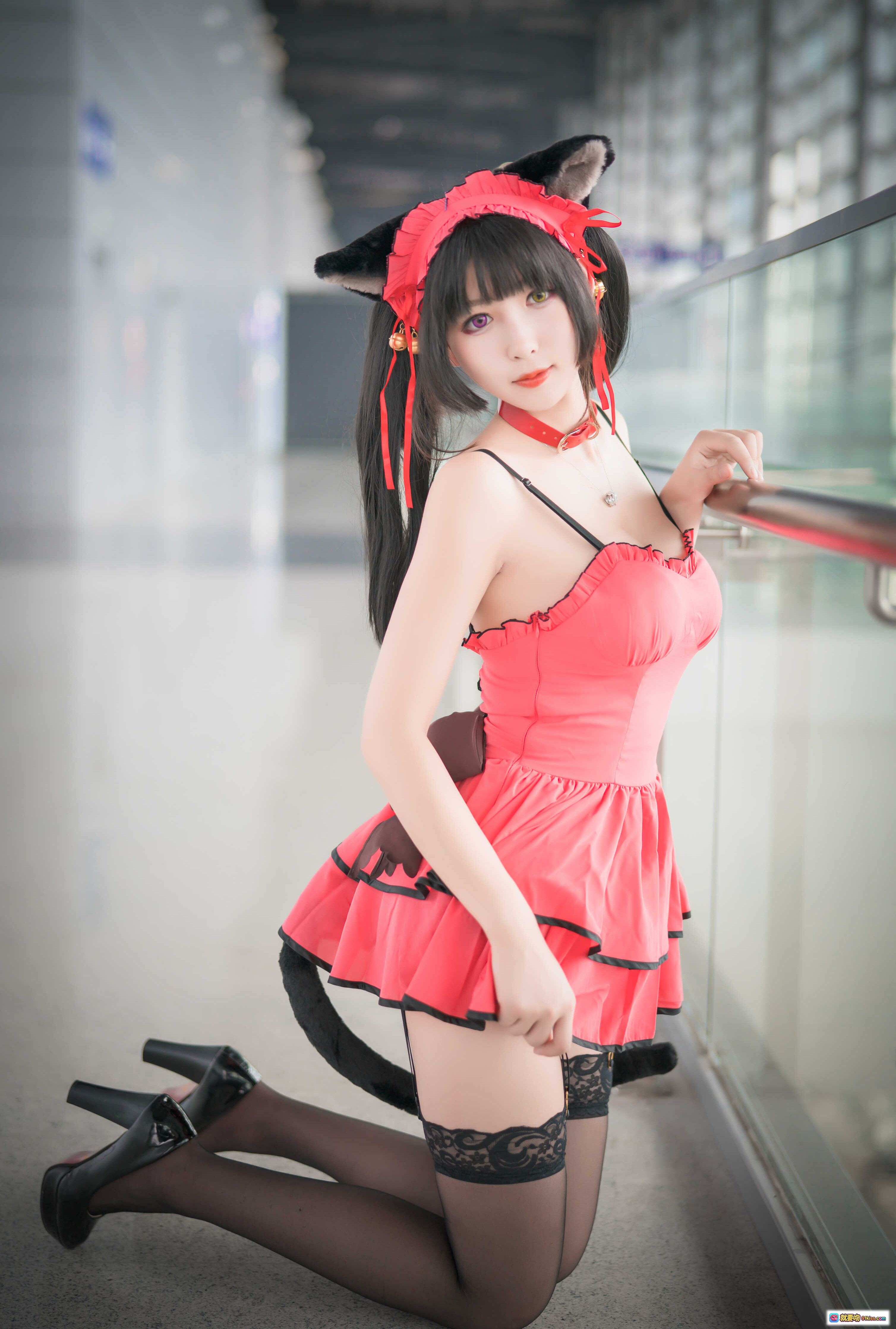 图片[4] - 黑米粥猫耳cosplay写真 | 红色女仆装少女 | 44P高清图集 | 甜美可爱风格 | 室内场景拍摄 - 就要吻