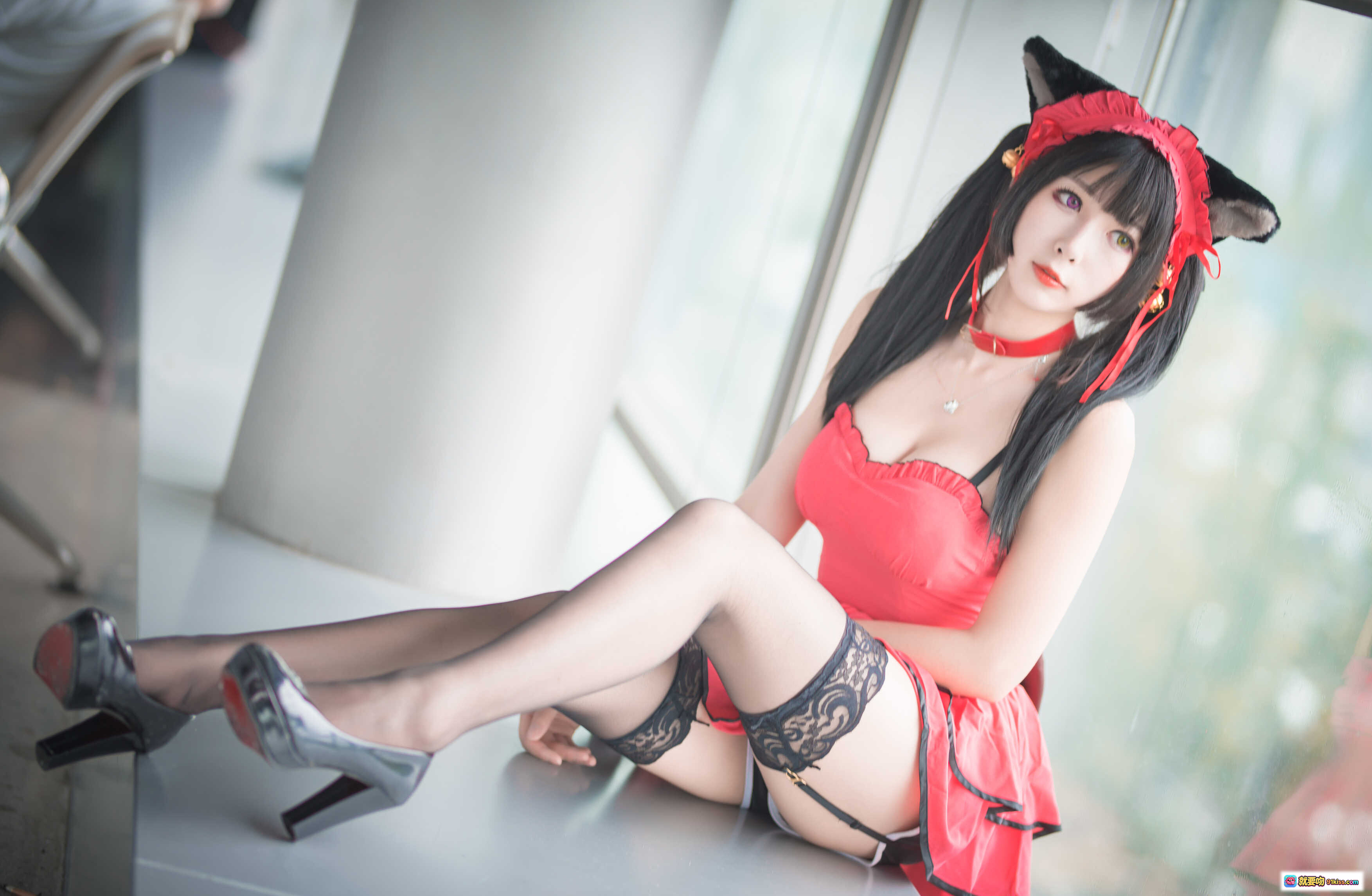 图片[10] - 黑米粥猫耳cosplay写真 | 红色女仆装少女 | 44P高清图集 | 甜美可爱风格 | 室内场景拍摄 - 就要吻