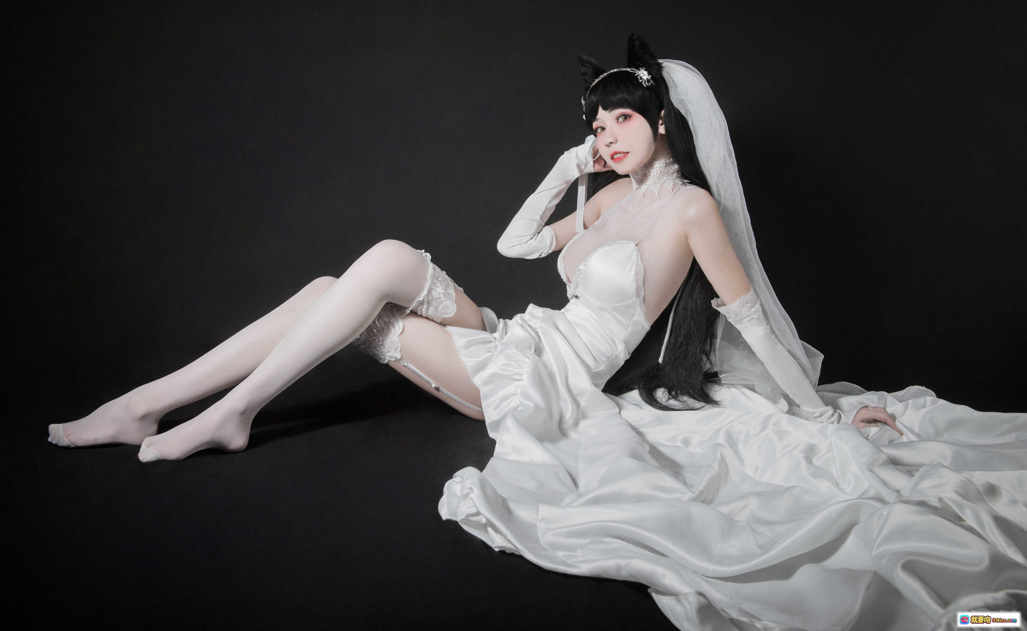 图片[8] - 爱宕花嫁cosplay写真 | 白色婚纱礼服 | 猫耳头饰 | 蕾丝长袜 | 高跟鞋 | 黑背景人像摄影 | 你的负卿NO.002 - 就要吻