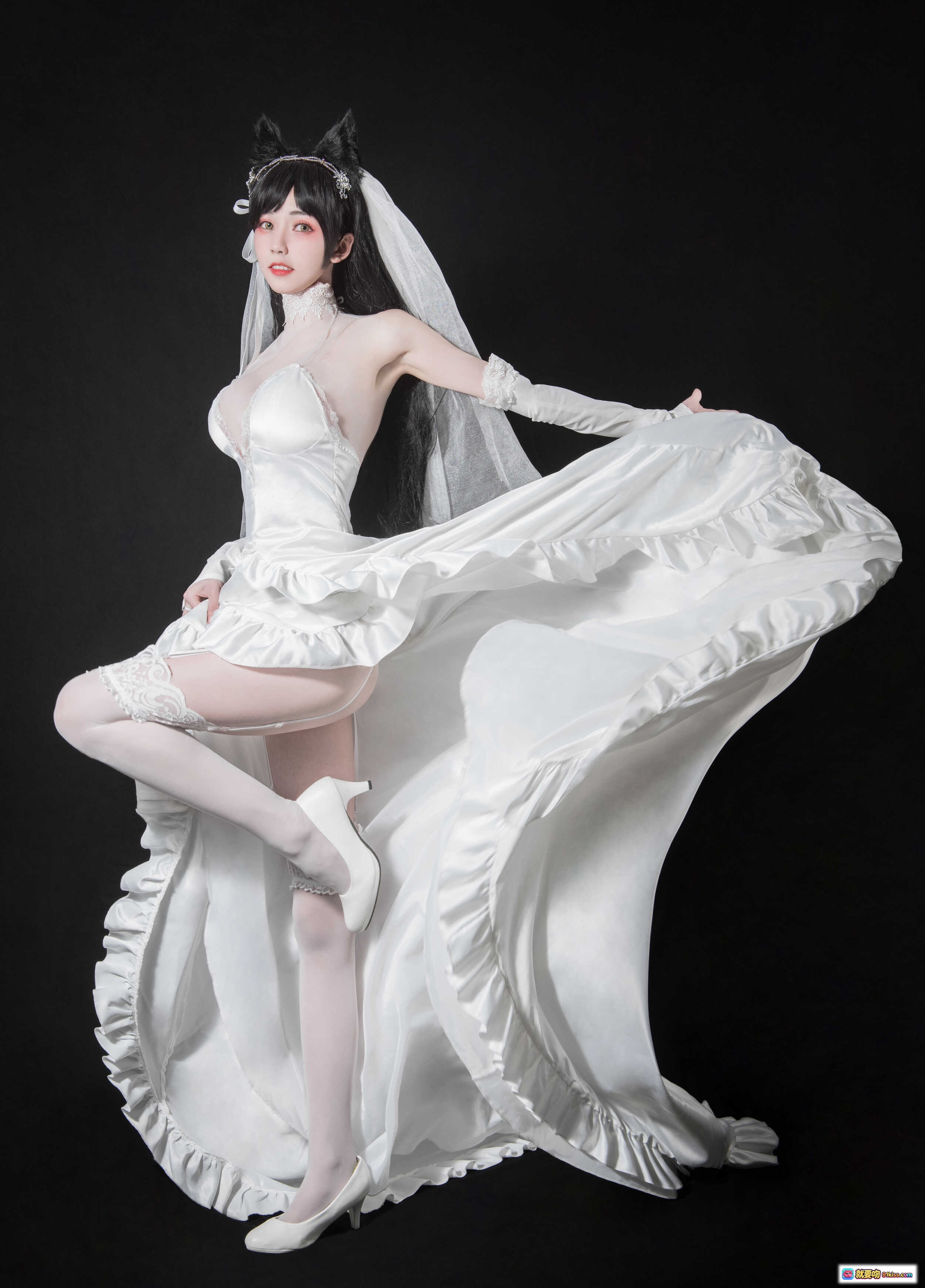 图片[2] - 爱宕花嫁cosplay写真 | 白色婚纱礼服 | 猫耳头饰 | 蕾丝长袜 | 高跟鞋 | 黑背景人像摄影 | 你的负卿NO.002 - 就要吻