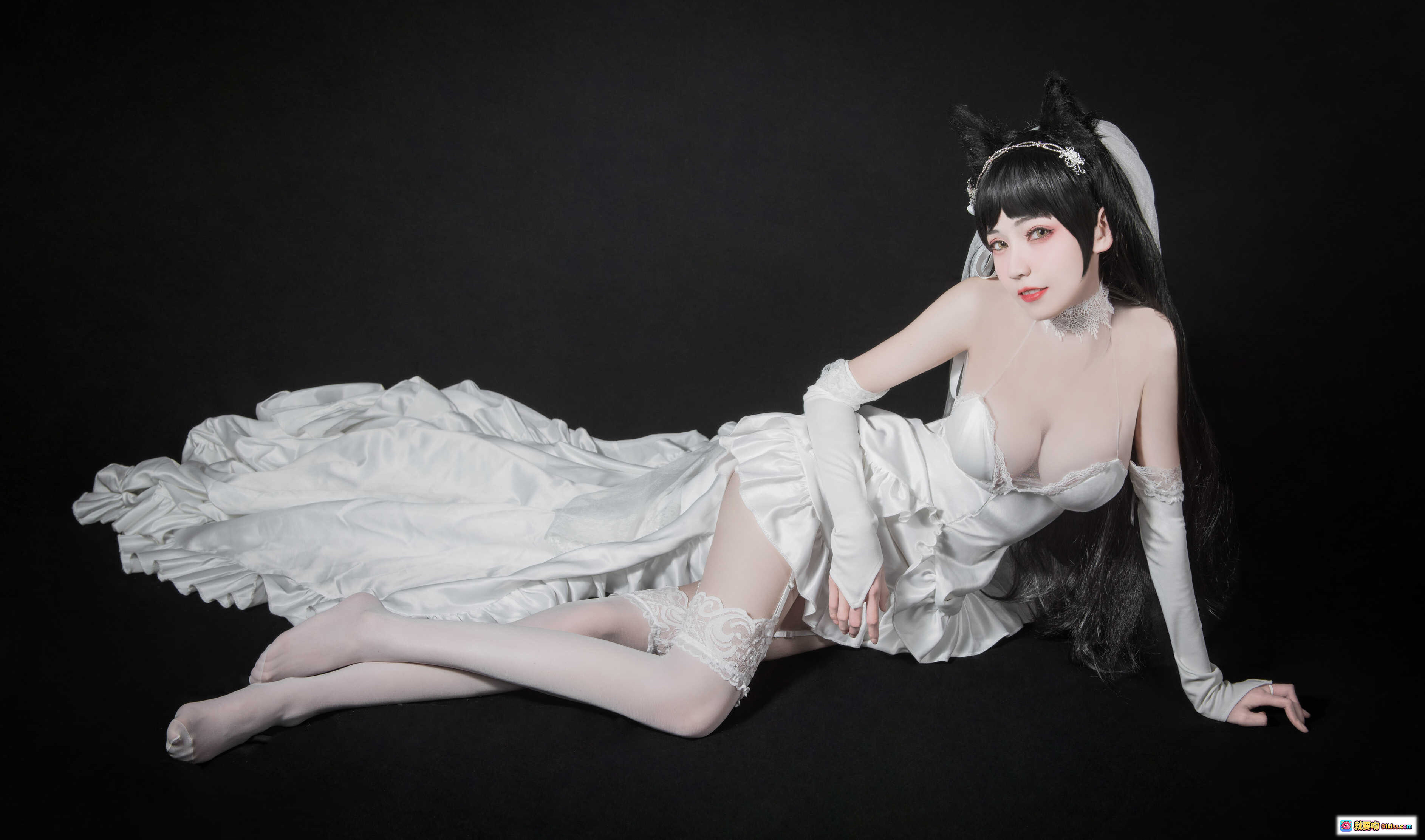图片[5] - 爱宕花嫁cosplay写真 | 白色婚纱礼服 | 猫耳头饰 | 蕾丝长袜 | 高跟鞋 | 黑背景人像摄影 | 你的负卿NO.002 - 就要吻