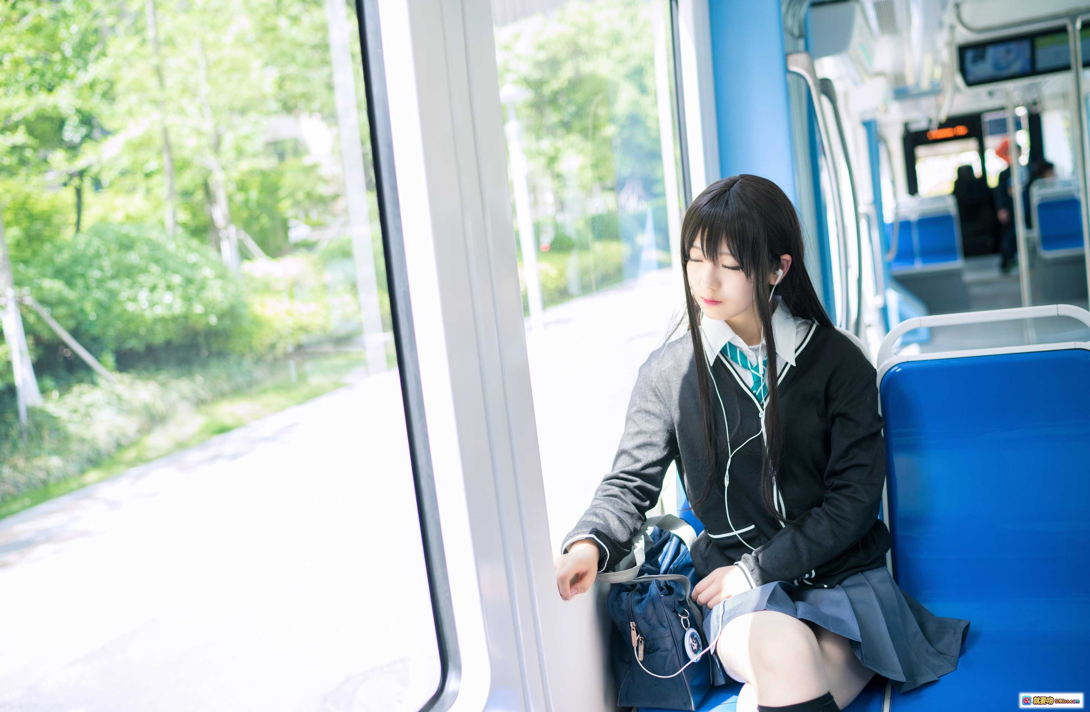 图片[8] - 弥音音NO.023涩谷凛校服少女地铁车厢写真 13P高清美图 日系清新风格 时尚街拍风 甜美长发侧颜特写 - 就要吻