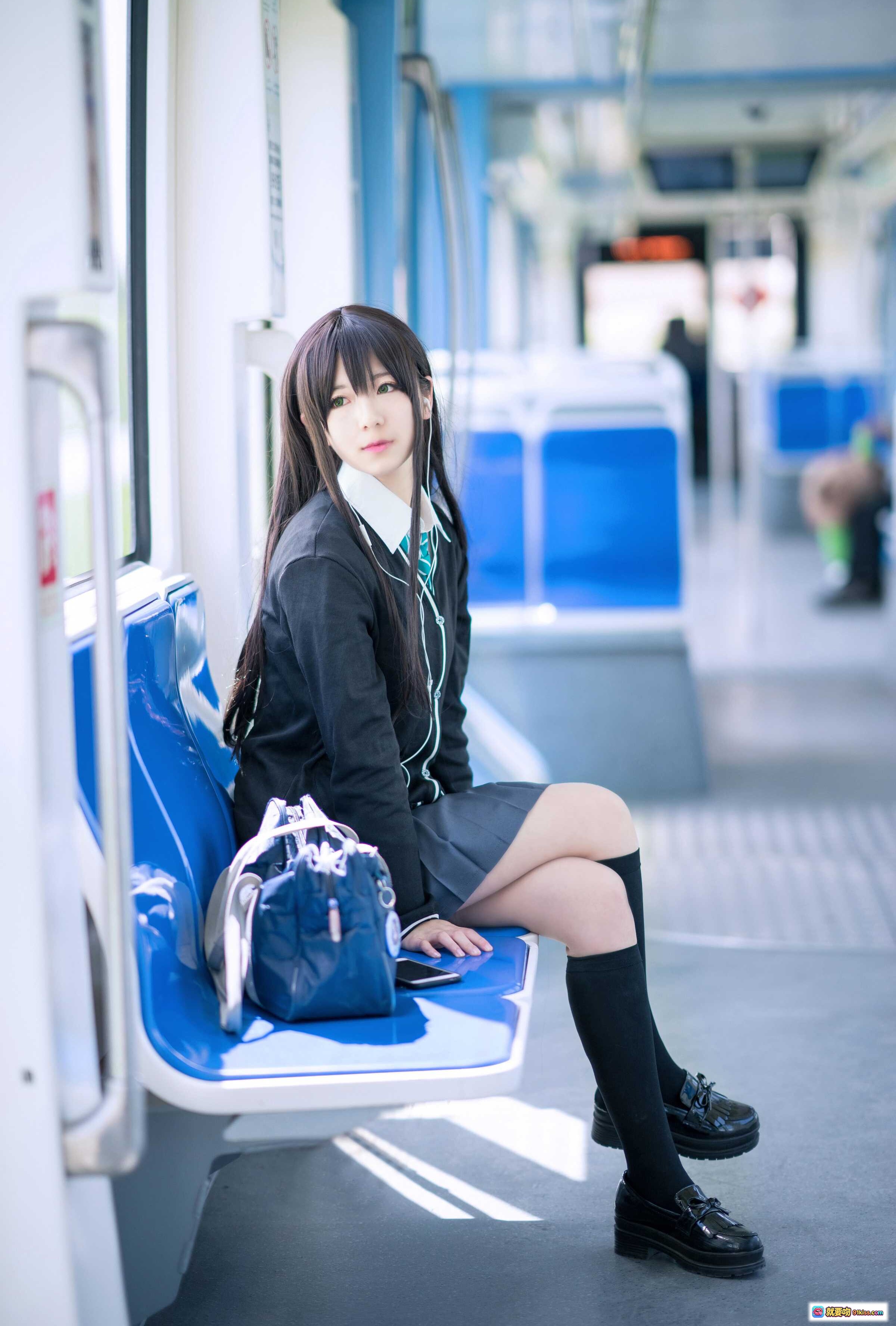 图片[7] - 弥音音NO.023涩谷凛校服少女地铁车厢写真 13P高清美图 日系清新风格 时尚街拍风 甜美长发侧颜特写 - 就要吻