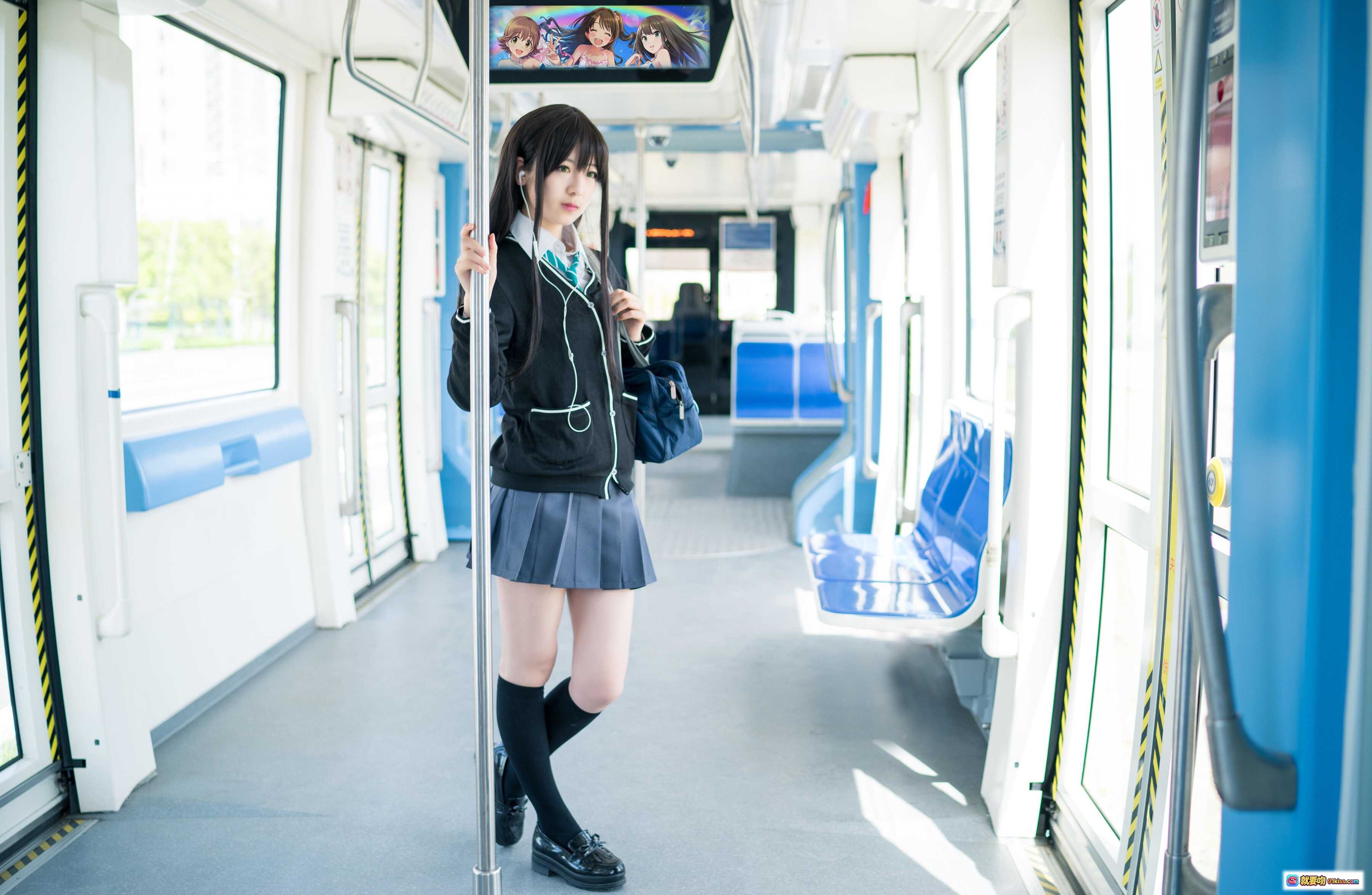 图片[10] - 弥音音NO.023涩谷凛校服少女地铁车厢写真 13P高清美图 日系清新风格 时尚街拍风 甜美长发侧颜特写 - 就要吻