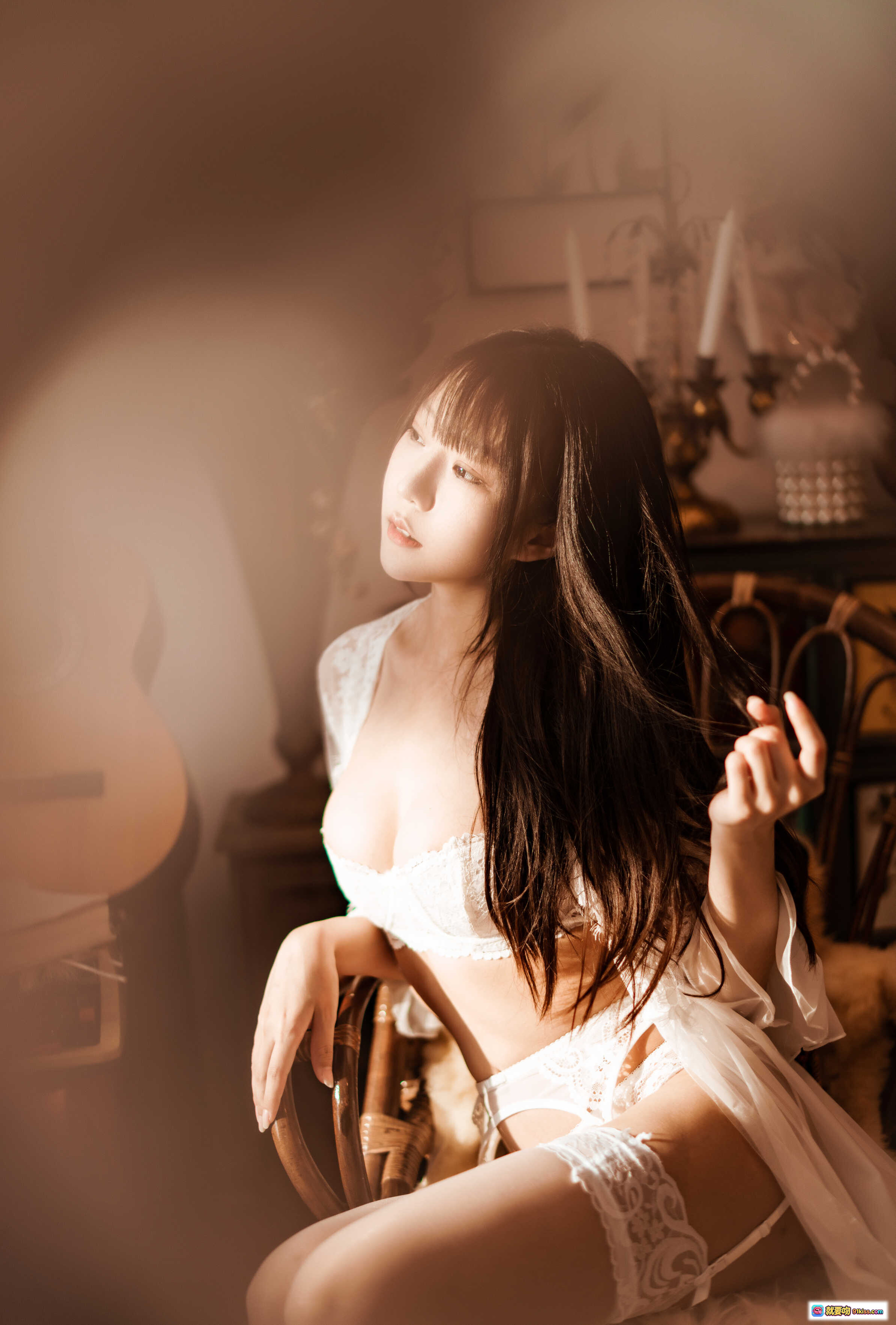 图片[8] - 香草喵露露NO.011室内私房写真 白色蕾丝内衣双人美腿玉足窗边柔光摄影81P高清图集 - 就要吻
