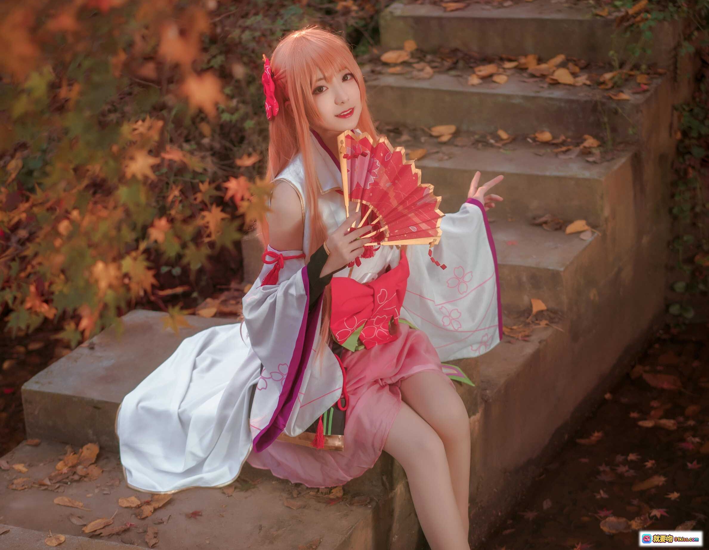 图片[5] - 弥音音NO.009 cosplay写真｜秋日枫叶背景｜和风少女造型｜粉色长发｜手持折扇｜唯美日系风格 - 就要吻