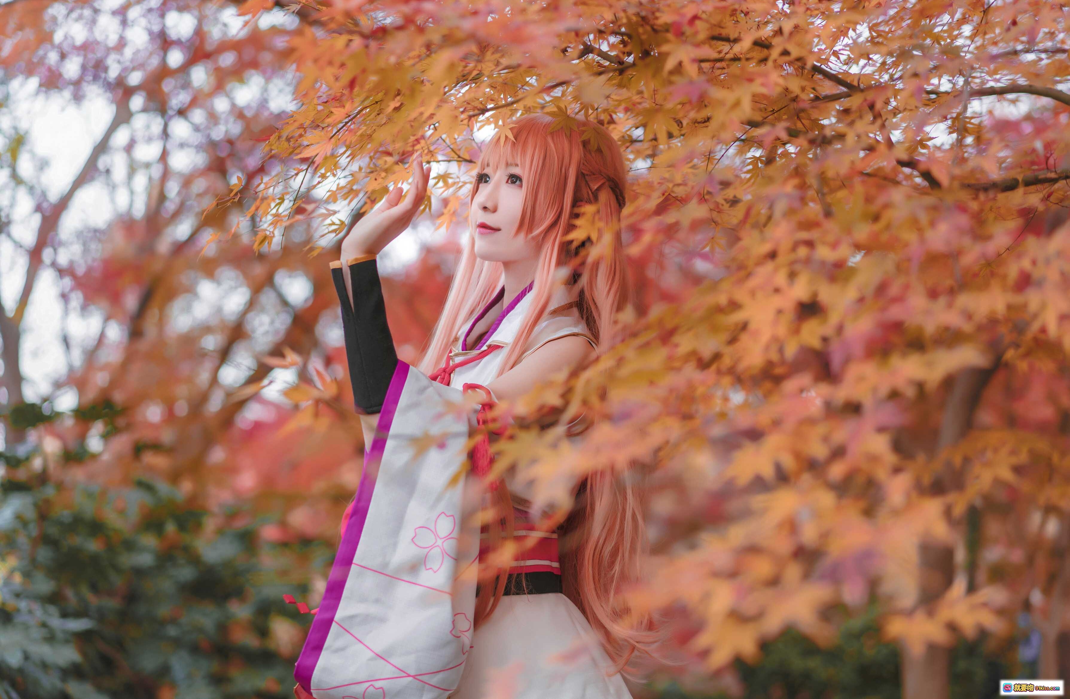 图片[6] - 弥音音NO.009 cosplay写真｜秋日枫叶背景｜和风少女造型｜粉色长发｜手持折扇｜唯美日系风格 - 就要吻