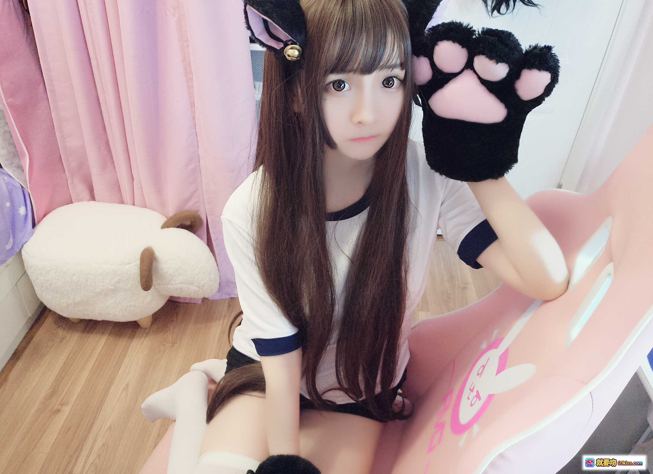 图片[6] - 古川NO.018猫耳体操写真 甜美少女猫耳发饰黑粉爪套白丝美腿可爱风室内私房照 - 就要吻