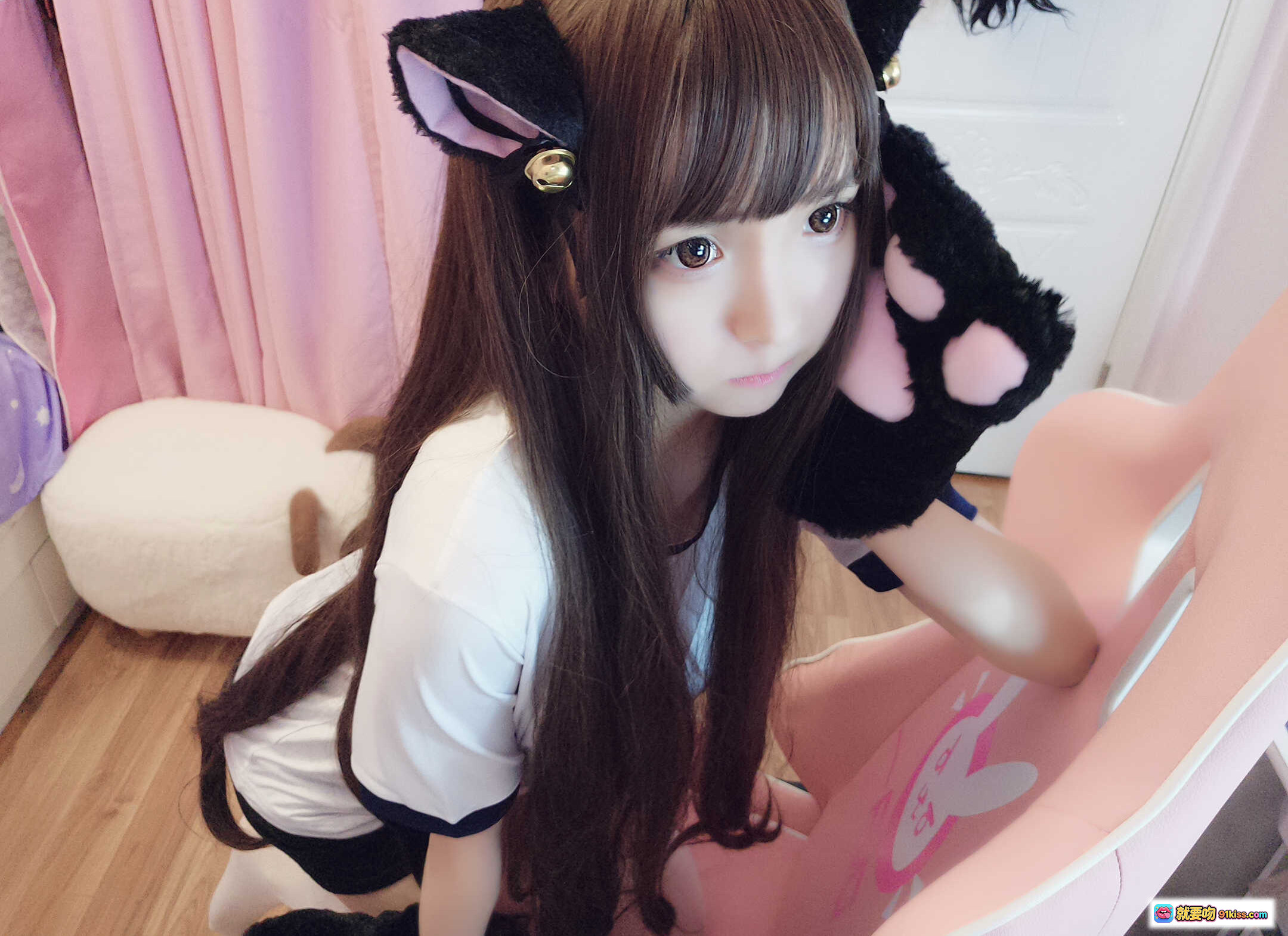 图片[2] - 古川NO.018猫耳体操写真 甜美少女猫耳发饰黑粉爪套白丝美腿可爱风室内私房照 - 就要吻