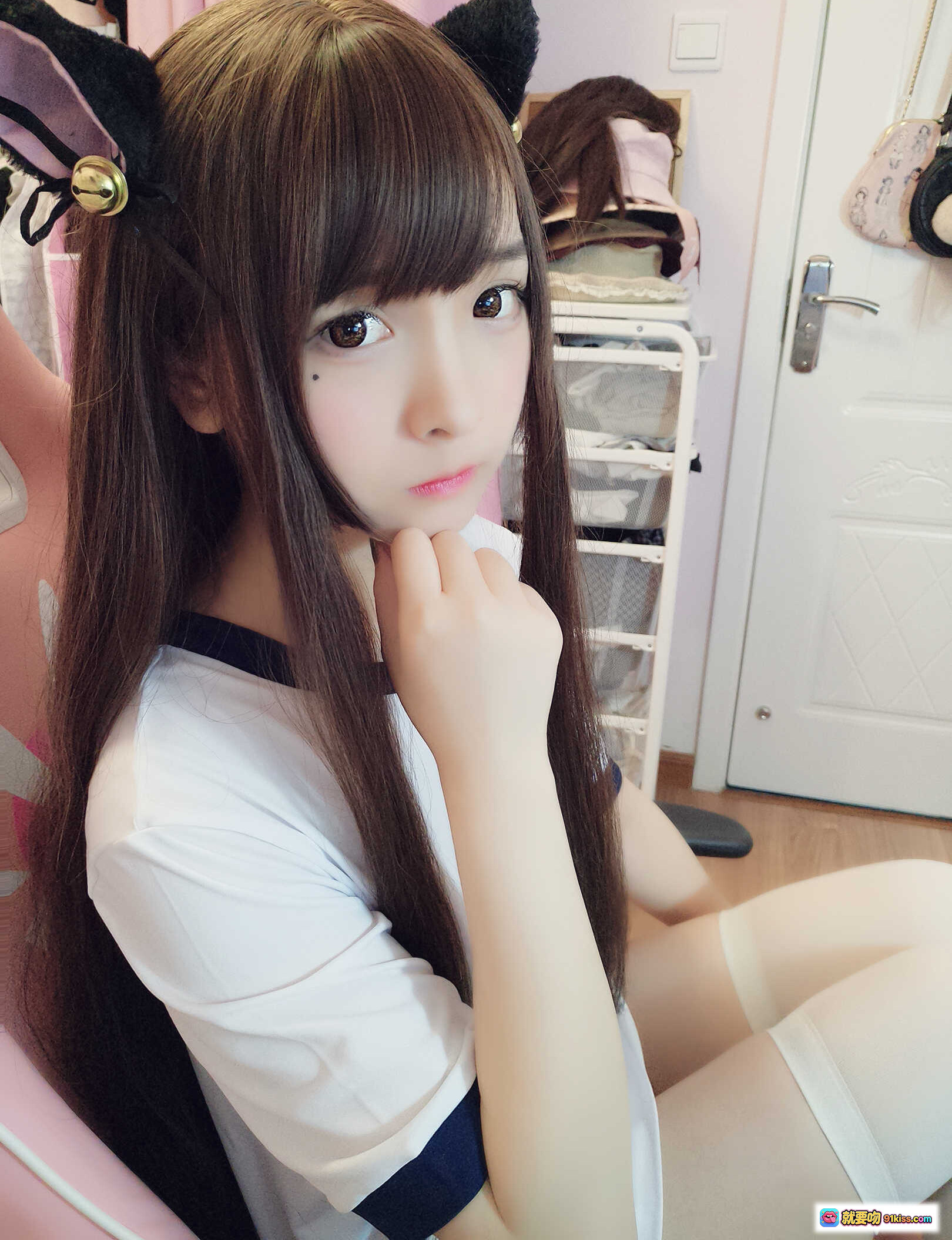 图片[5] - 古川NO.018猫耳体操写真 甜美少女猫耳发饰黑粉爪套白丝美腿可爱风室内私房照 - 就要吻